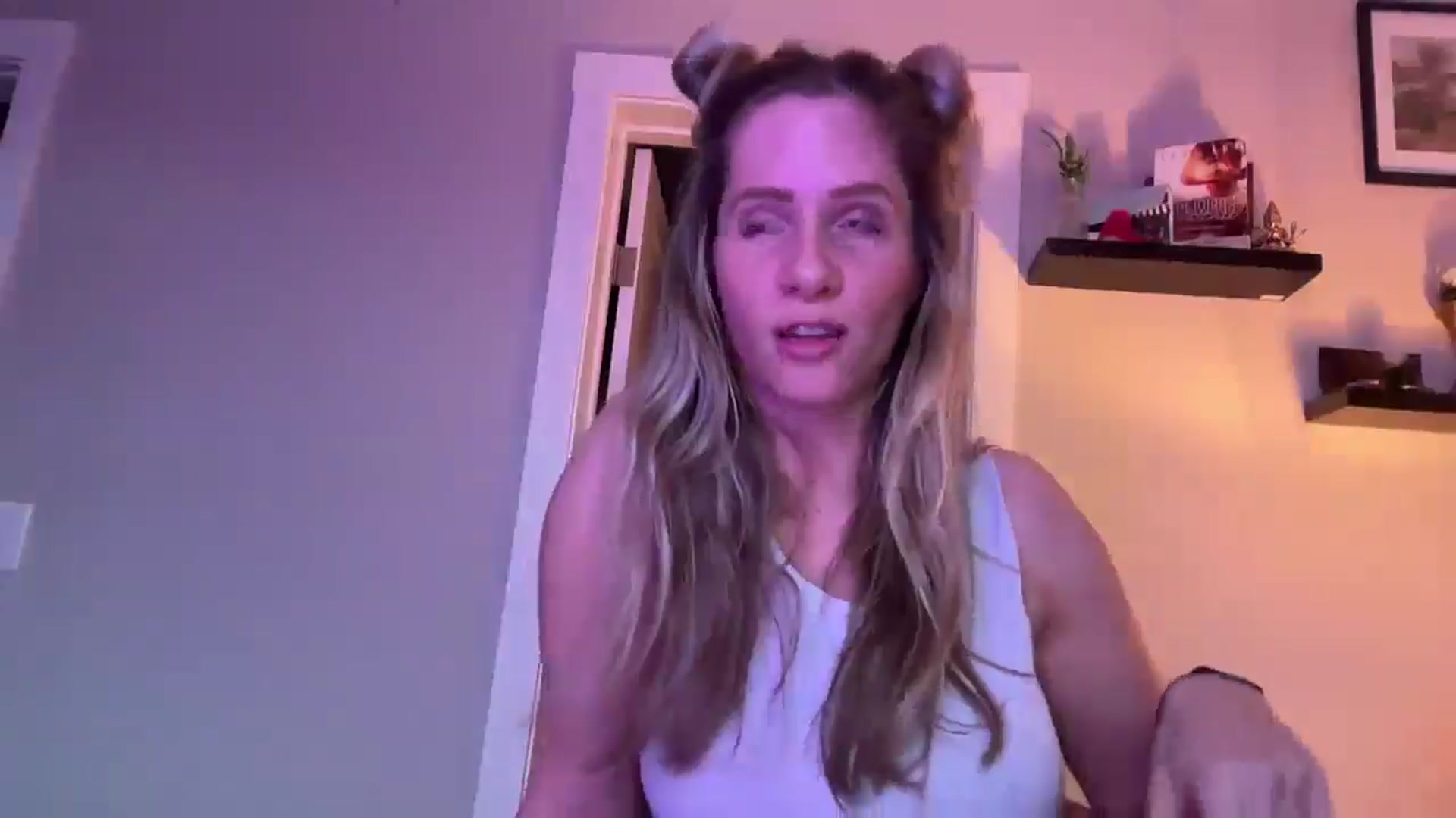 Gallery image thumbnail from Lucylux1's myfreecams stream on, 03/28/2025, 01:01 image 11 of 20