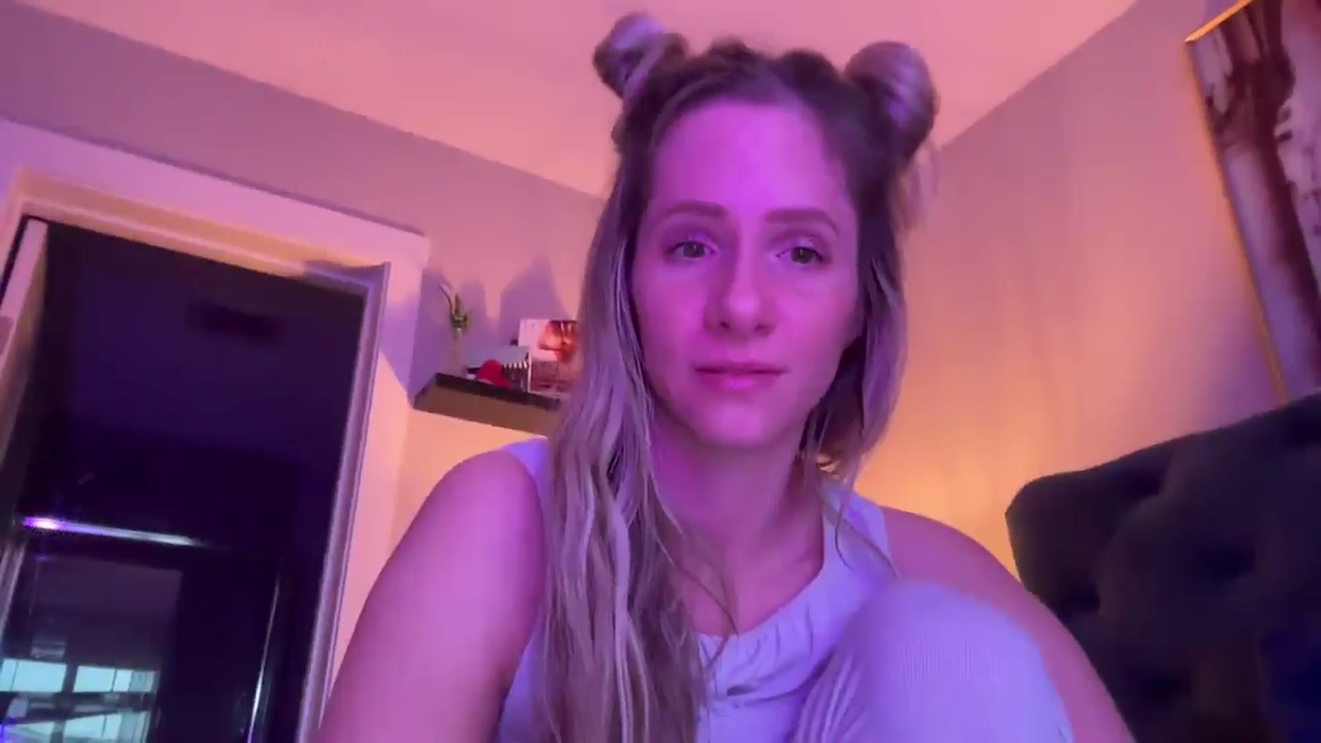 Gallery image thumbnail from Lucylux1's myfreecams stream on, 03/28/2025, 01:22 image 20 of 20