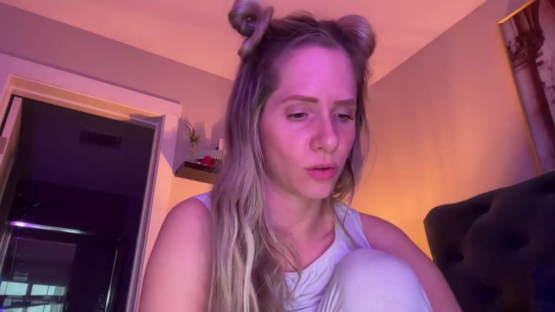 Gallery image thumbnail from Lucylux1's myfreecams stream on, 03/28/2025, 01:22 image 19 of 20