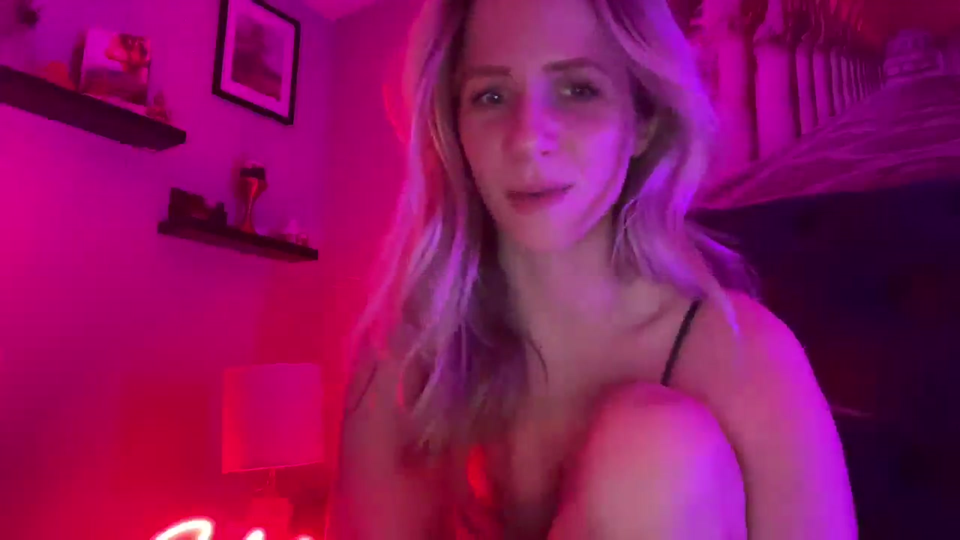 Gallery image thumbnail from Lucylux1's myfreecams stream on, 03/30/2025, 03:31 image 8 of 20