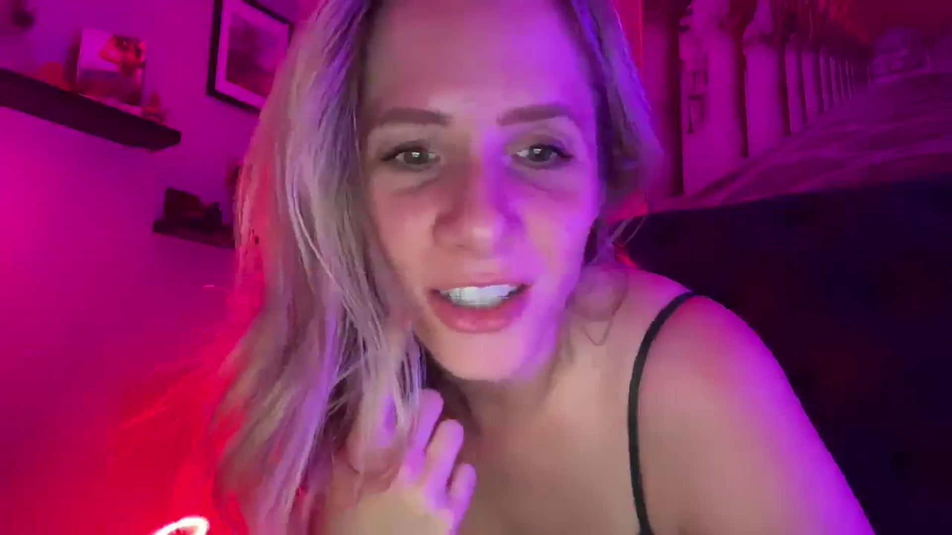 Gallery image thumbnail from Lucylux1's myfreecams stream on, 03/30/2025, 03:31 image 9 of 20
