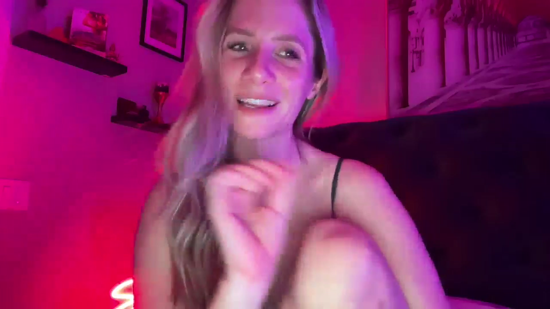 Gallery image thumbnail from Lucylux1's myfreecams stream on, 03/30/2025, 03:31 image 2 of 20