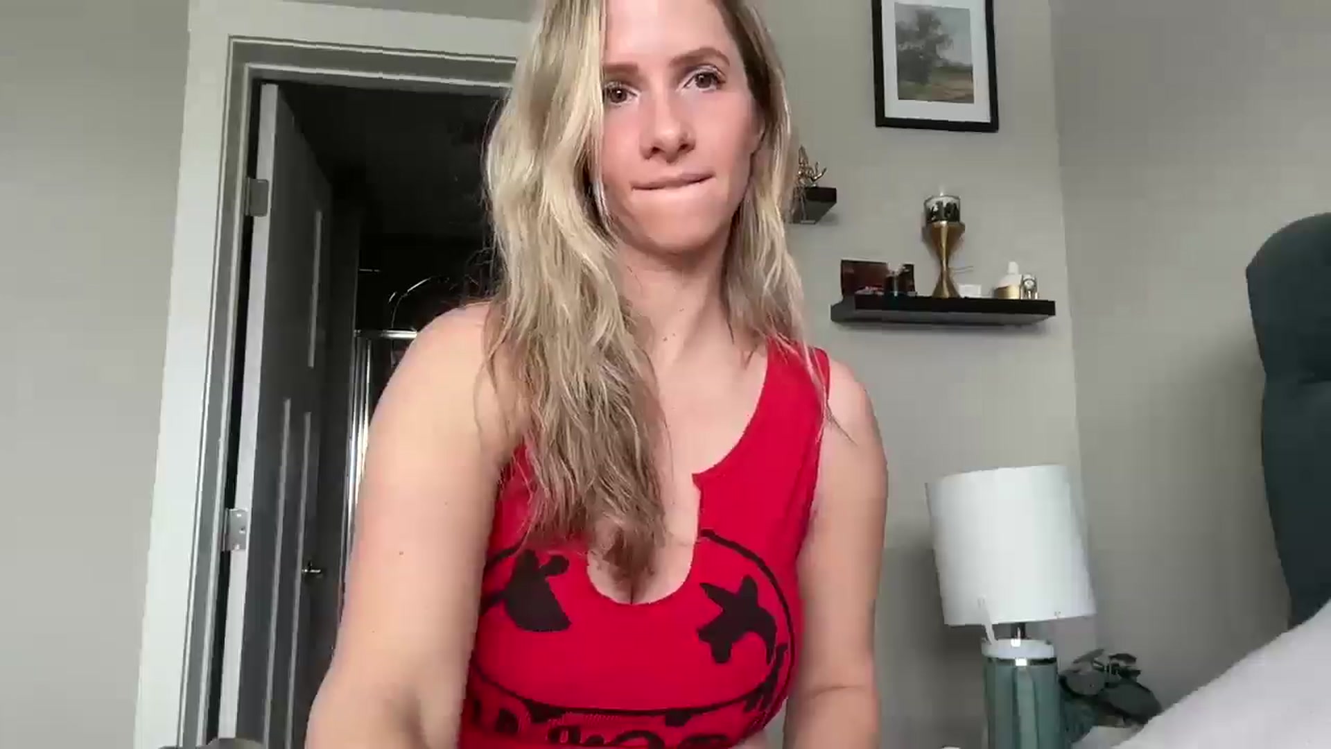 Gallery image thumbnail from Lucylux1's myfreecams stream on, 04/02/2025, 17:40 image 5 of 20