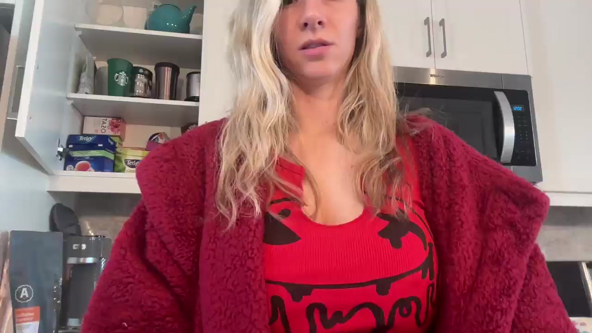 Gallery image thumbnail from Lucylux1's myfreecams stream on, 04/02/2025, 18:20 image 10 of 20