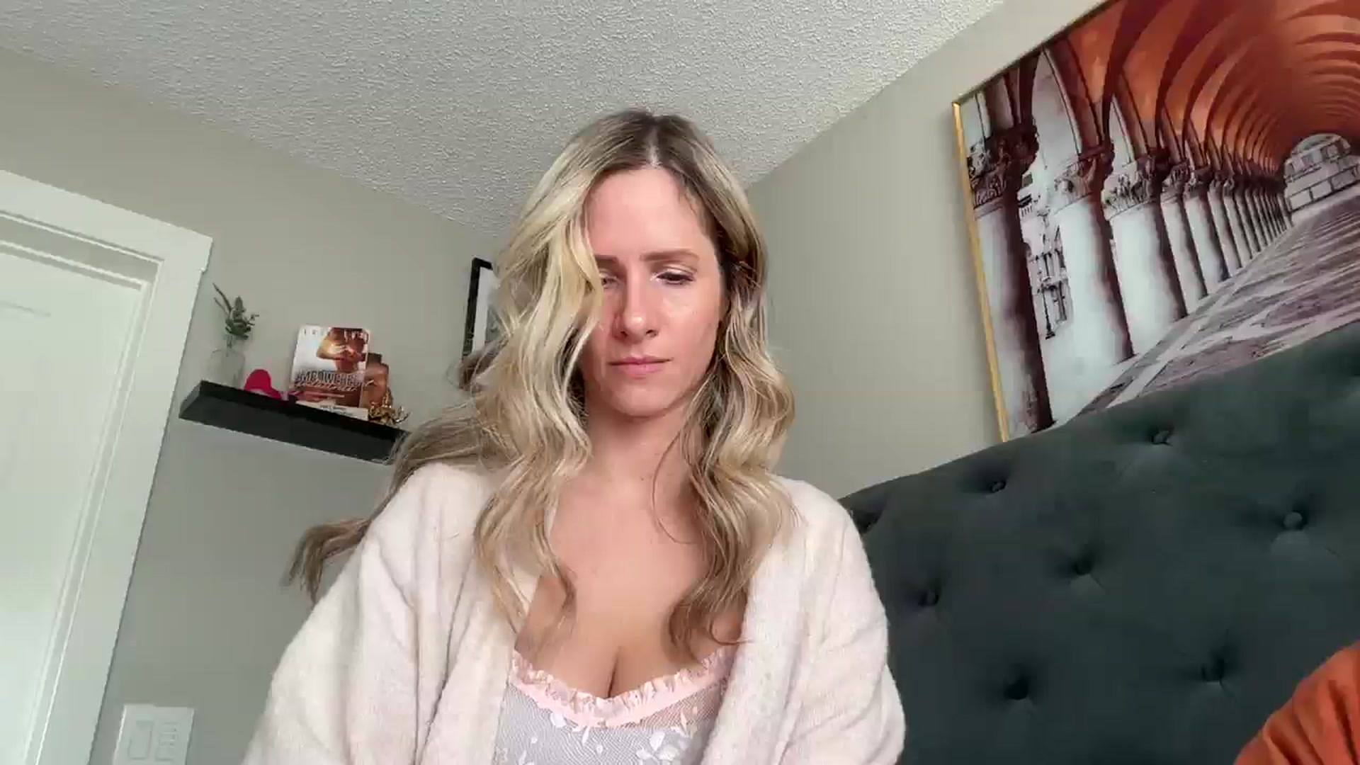 Gallery image thumbnail from Lucylux1's myfreecams stream on, 04/08/2025, 18:10 image 5 of 20