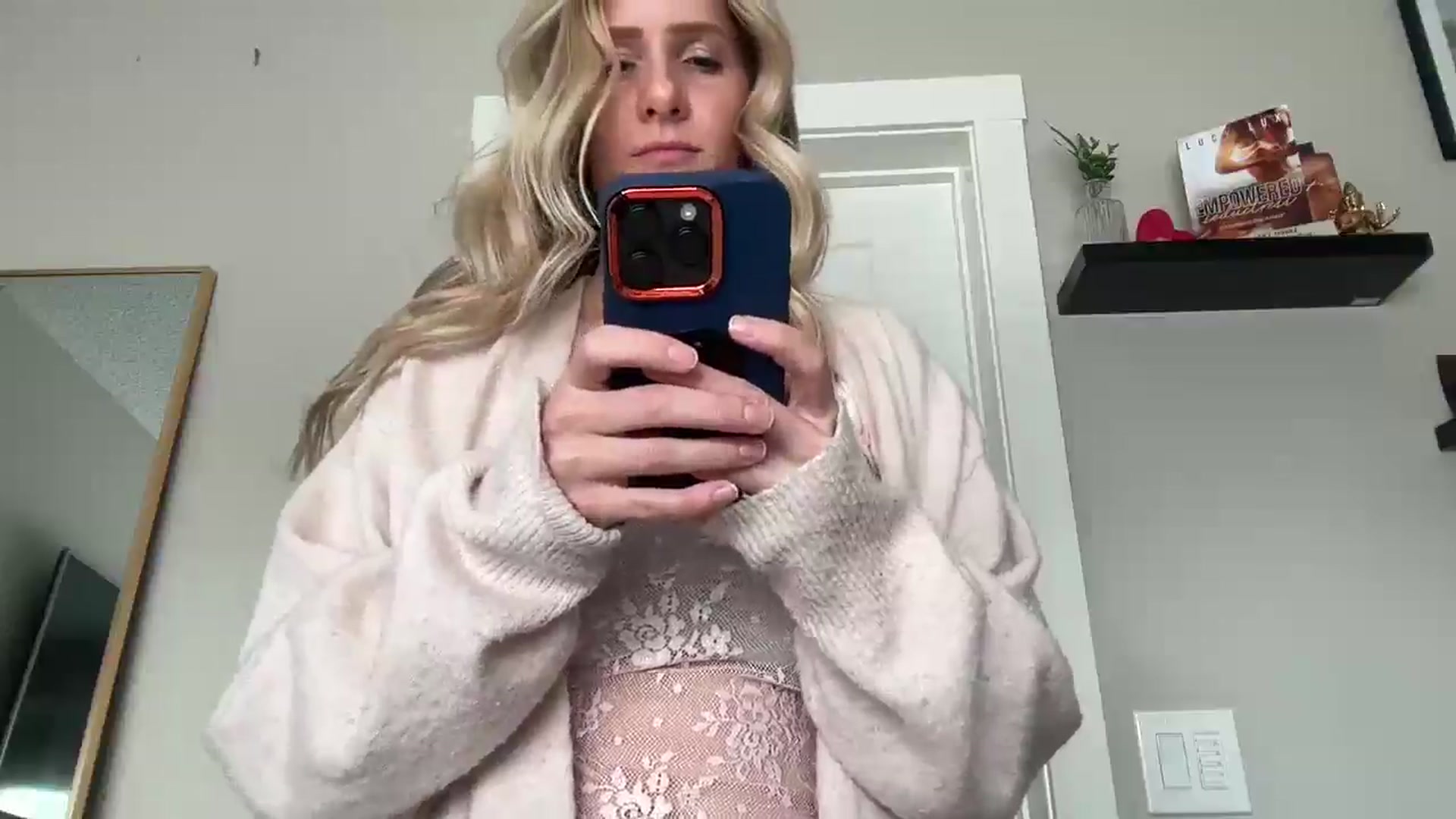 Gallery image thumbnail from Lucylux1's myfreecams stream on, 04/08/2025, 18:10 image 2 of 20