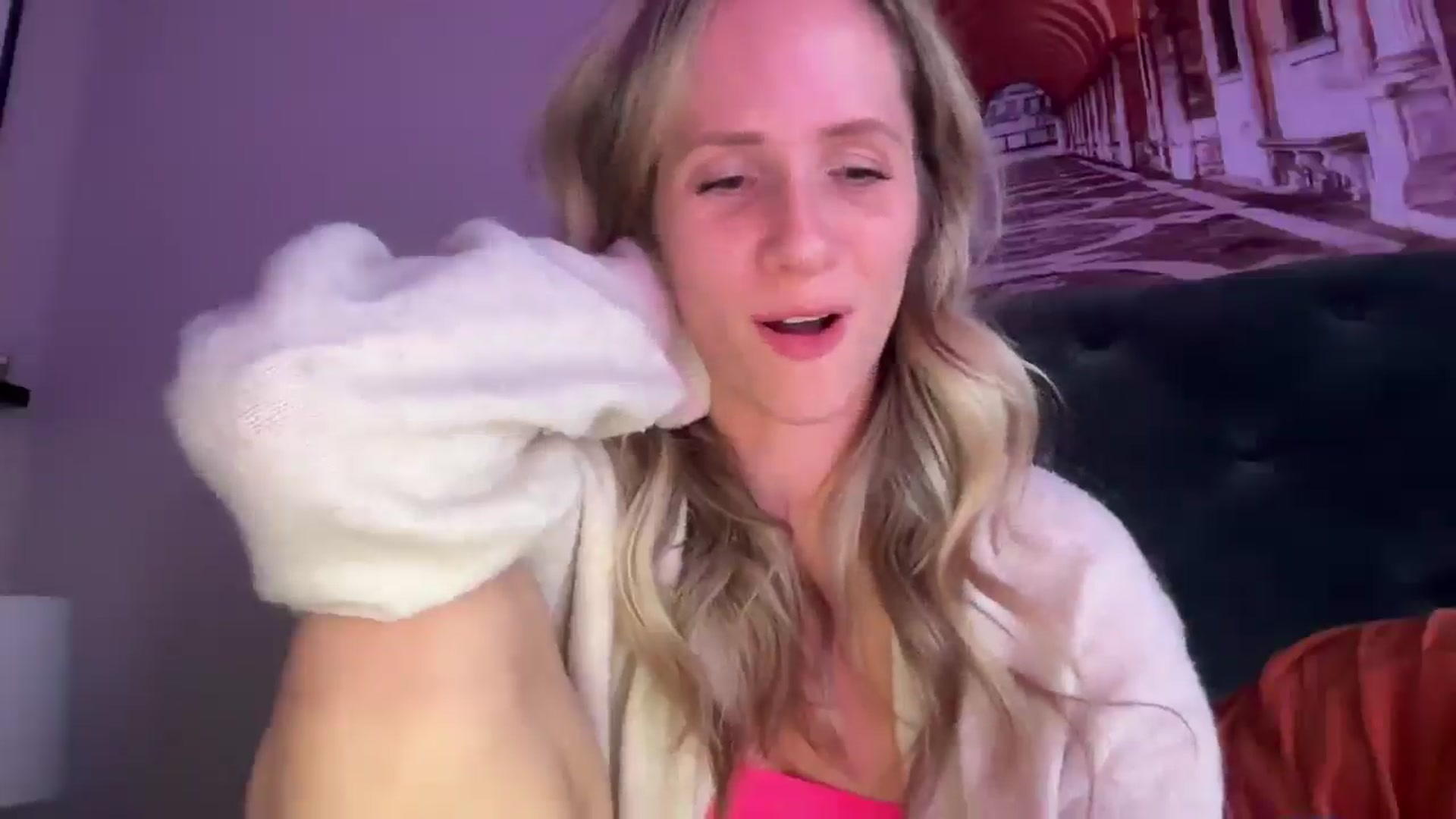 Gallery image thumbnail from Lucylux1's myfreecams stream on, 04/09/2025, 03:02 image 6 of 20