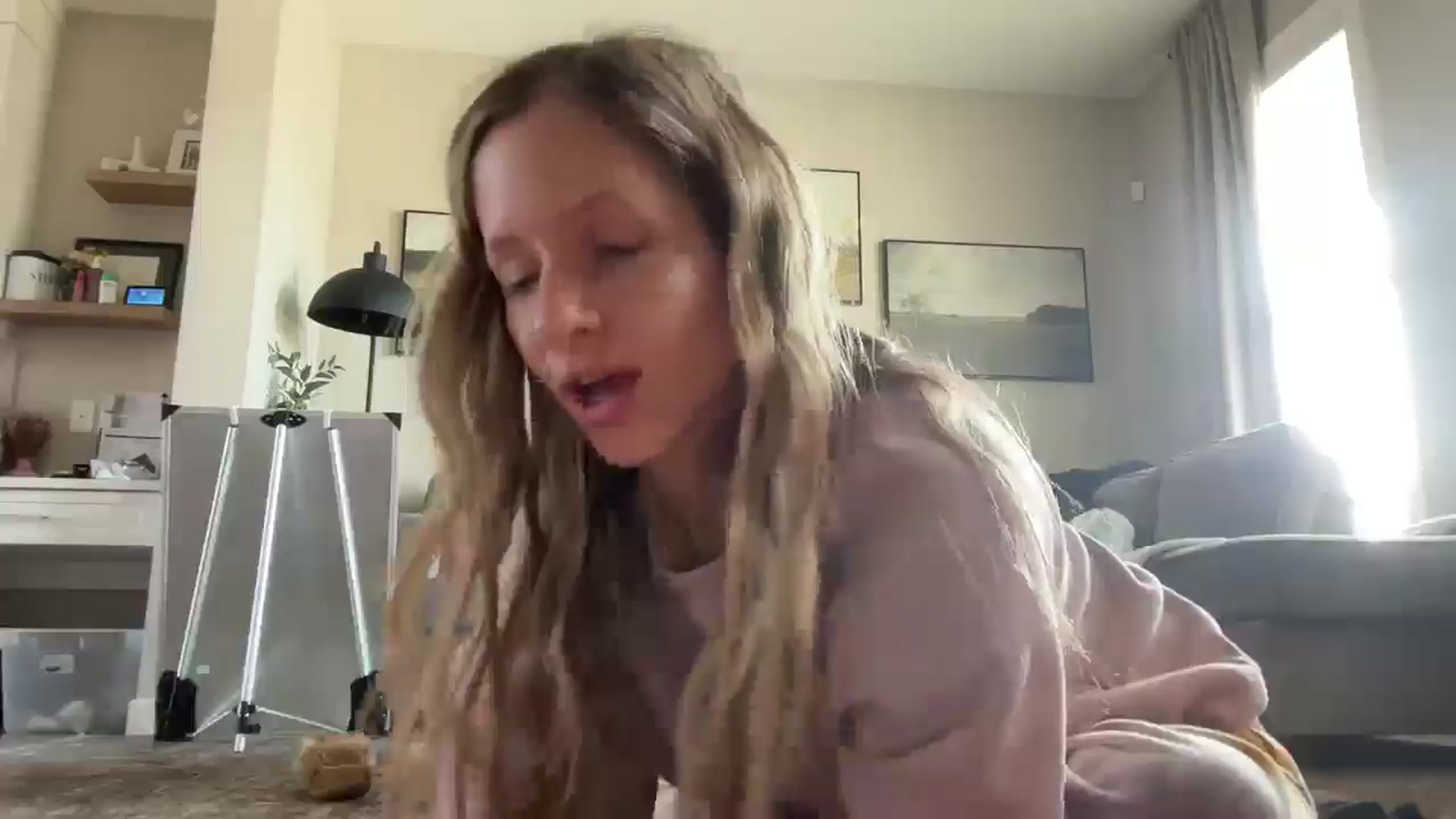 Gallery image thumbnail from Lucylux1's myfreecams stream on, 04/14/2025, 16:21 image 4 of 20