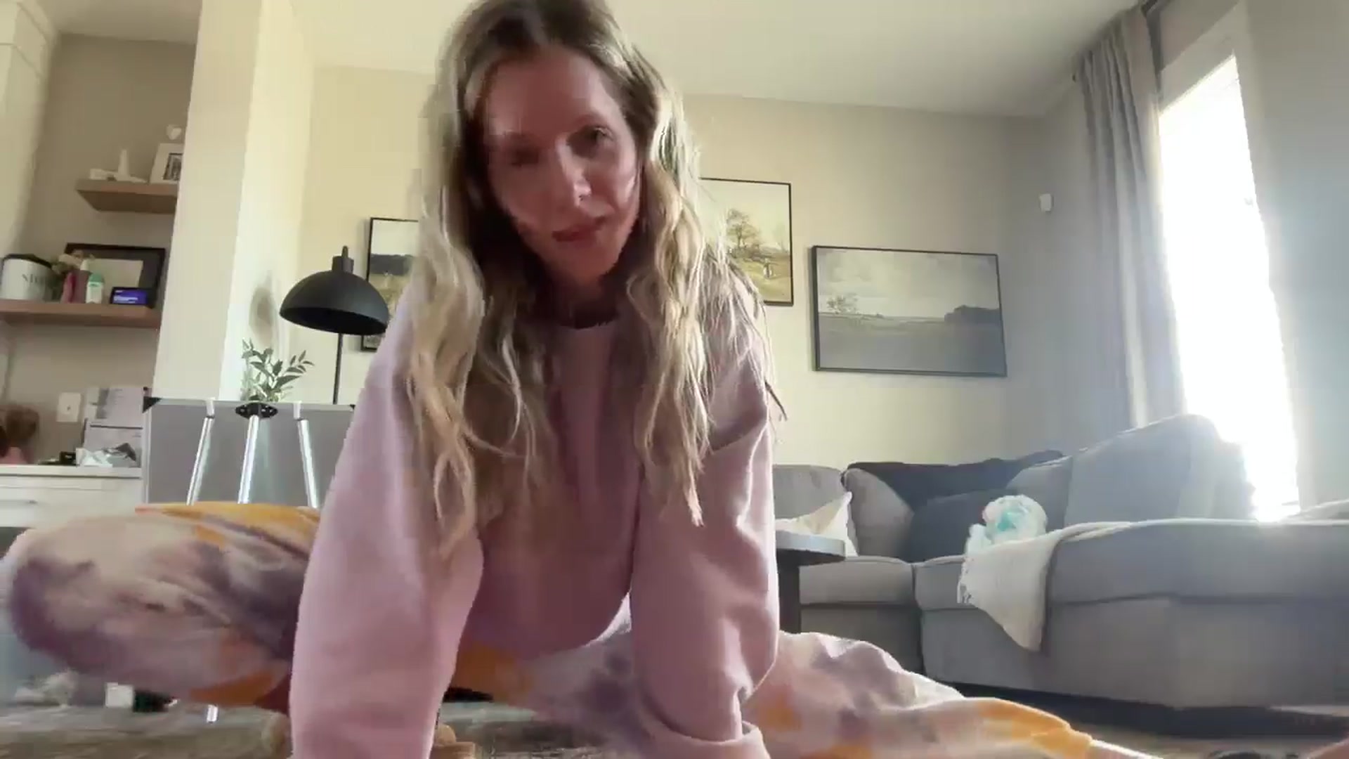 Gallery image thumbnail from Lucylux1's myfreecams stream on, 04/14/2025, 16:21 image 2 of 20