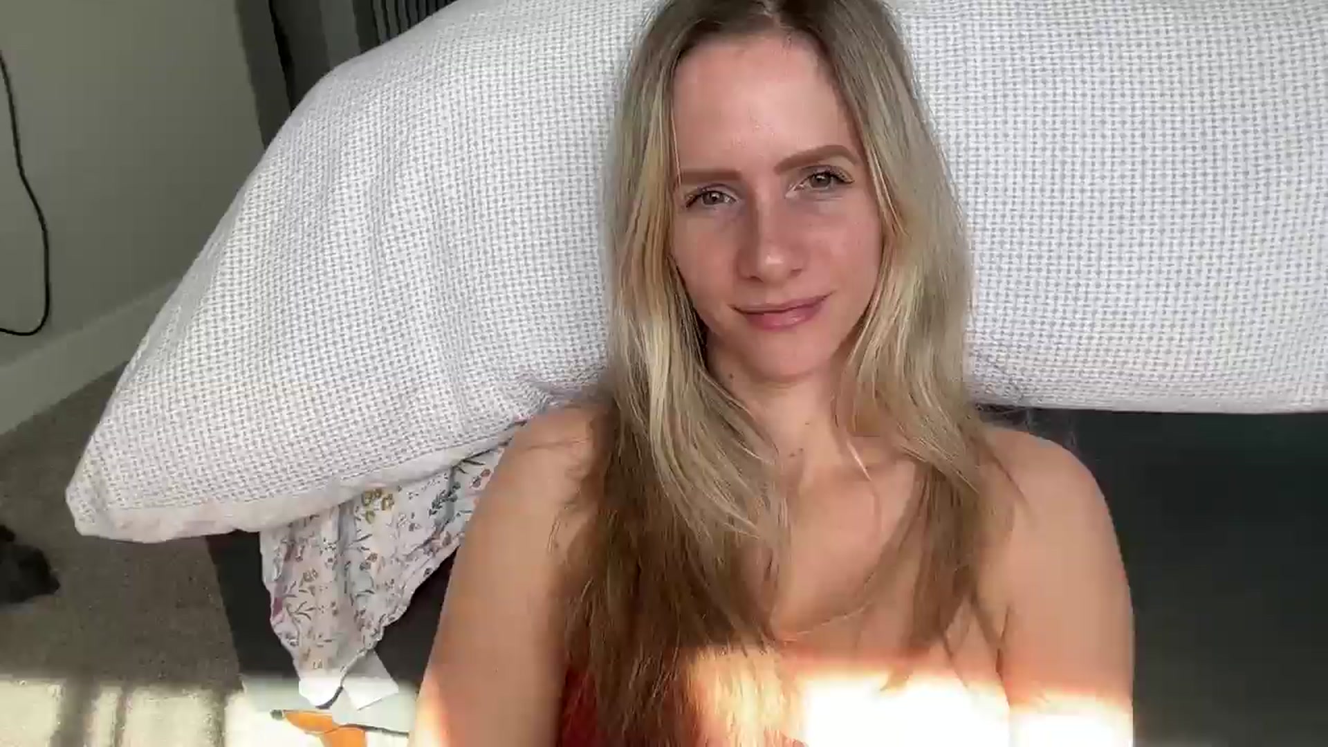 Gallery image thumbnail from Lucylux1's myfreecams stream on, 04/15/2025, 17:49 image 12 of 20