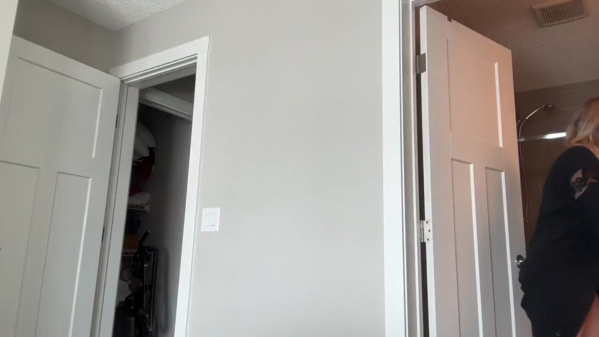 Gallery image thumbnail from Lucylux1's myfreecams stream on, 04/16/2025, 18:42 image 16 of 20