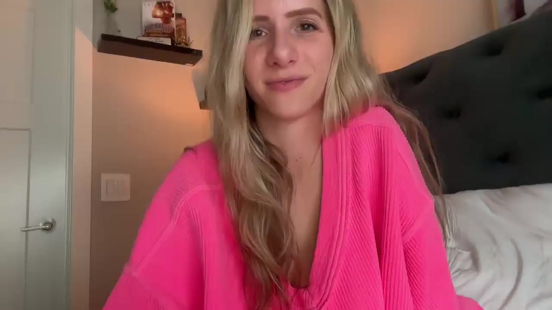 Gallery image thumbnail from Lucylux1's myfreecams stream on, 04/21/2025, 18:57 image 12 of 20