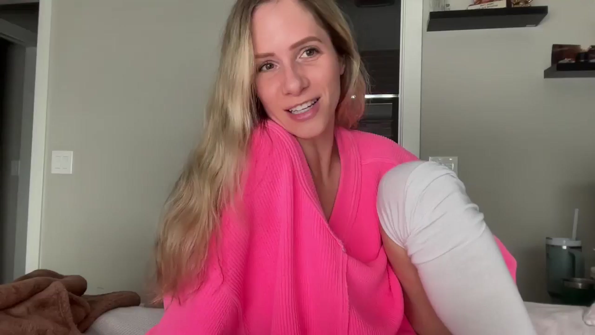 Gallery image thumbnail from Lucylux1's myfreecams stream on, 04/21/2025, 18:57 image 1 of 20