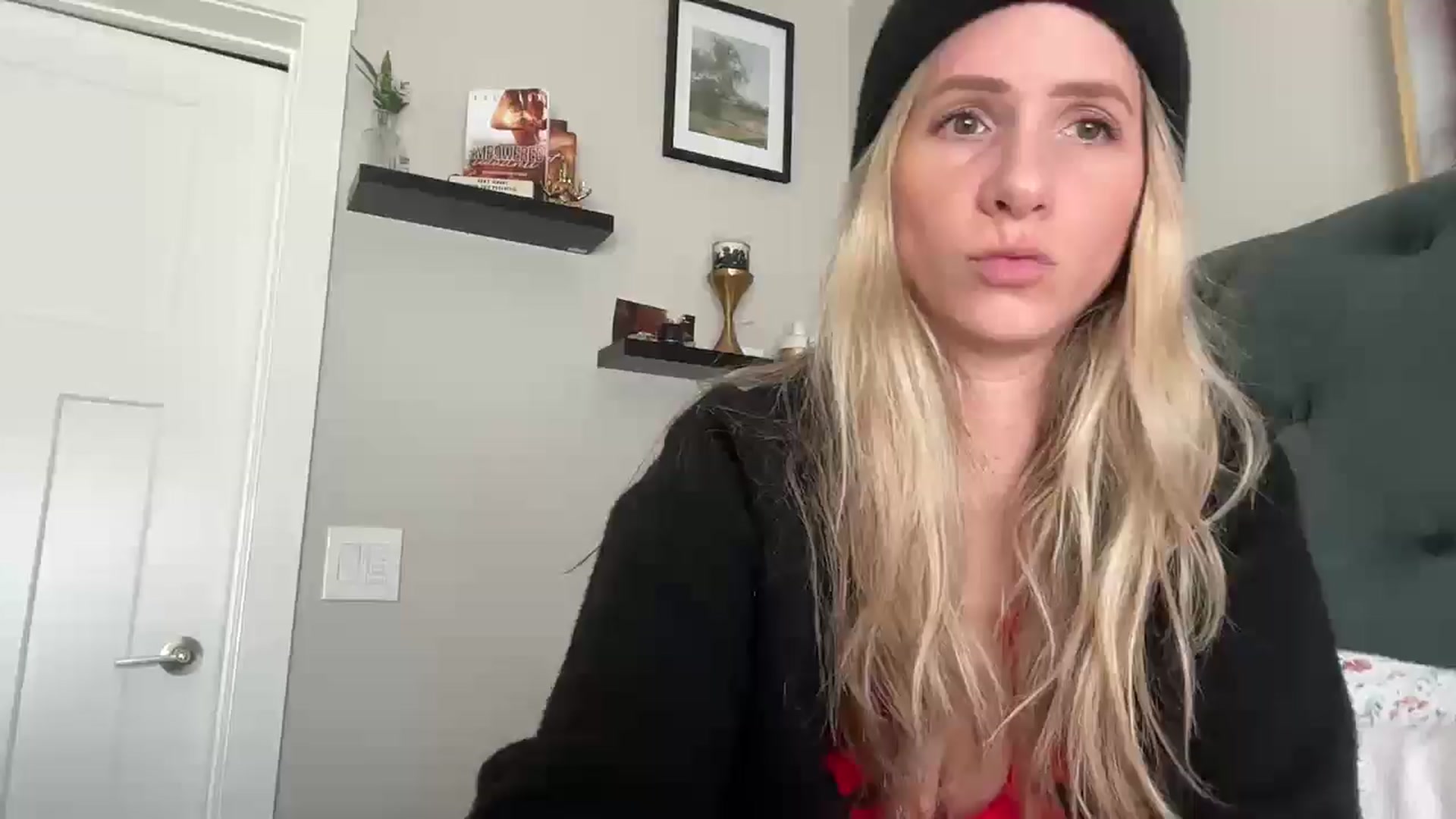 Gallery image thumbnail from Lucylux1's myfreecams stream on, 04/22/2025, 17:30 image 1 of 20