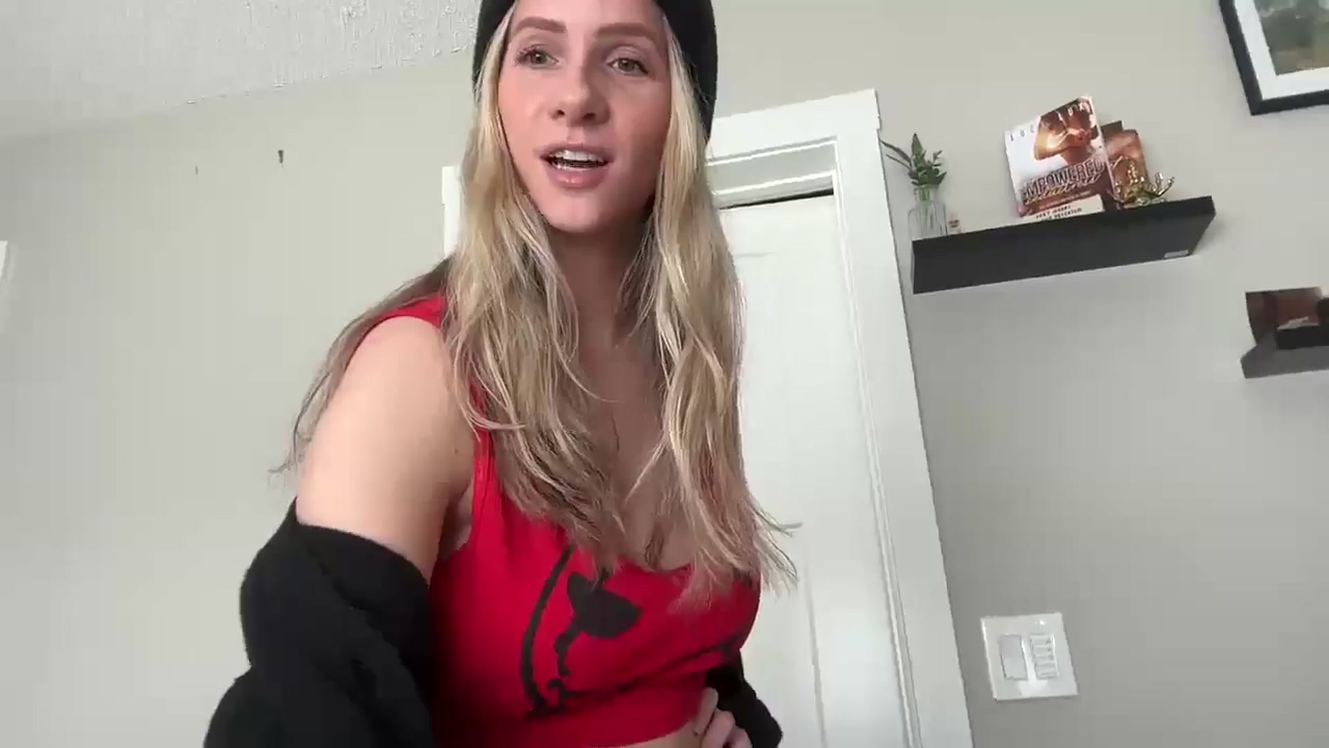 Gallery image thumbnail from Lucylux1's myfreecams stream on, 04/22/2025, 17:30 image 5 of 20