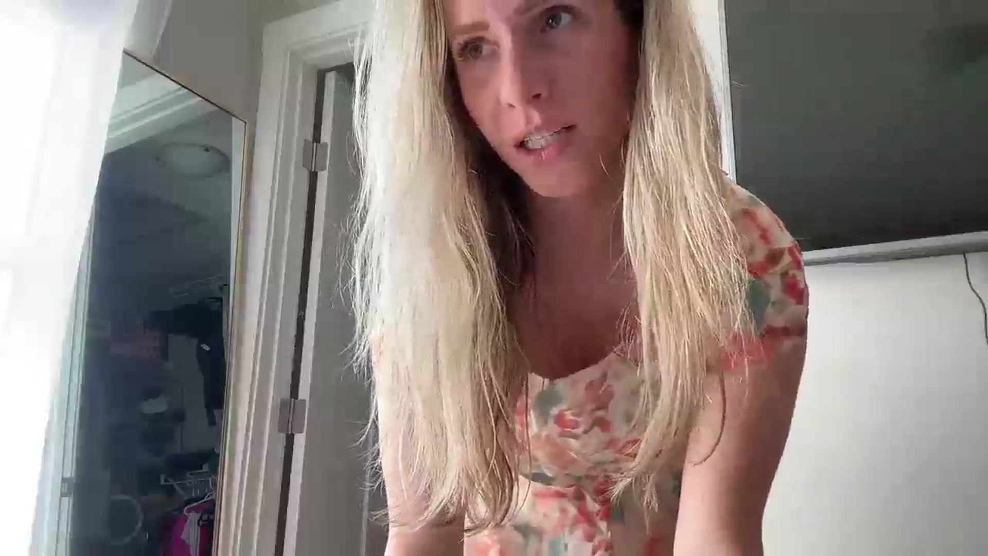 Gallery image thumbnail from Lucylux1's myfreecams stream on, 04/28/2025, 18:39 image 2 of 20