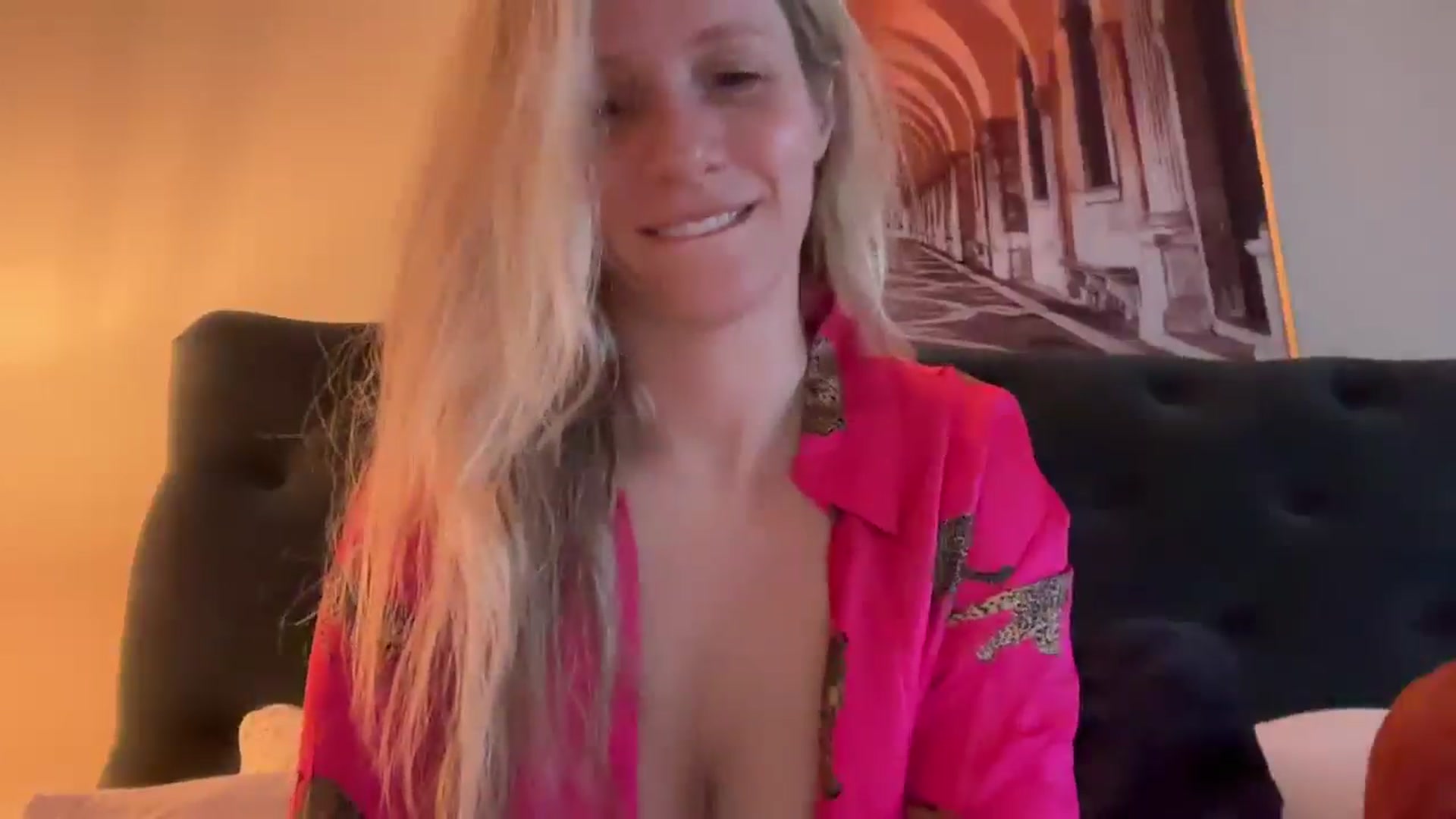 Gallery image thumbnail from Lucylux1's myfreecams stream on, 05/19/2025, 03:18 image 8 of 20
