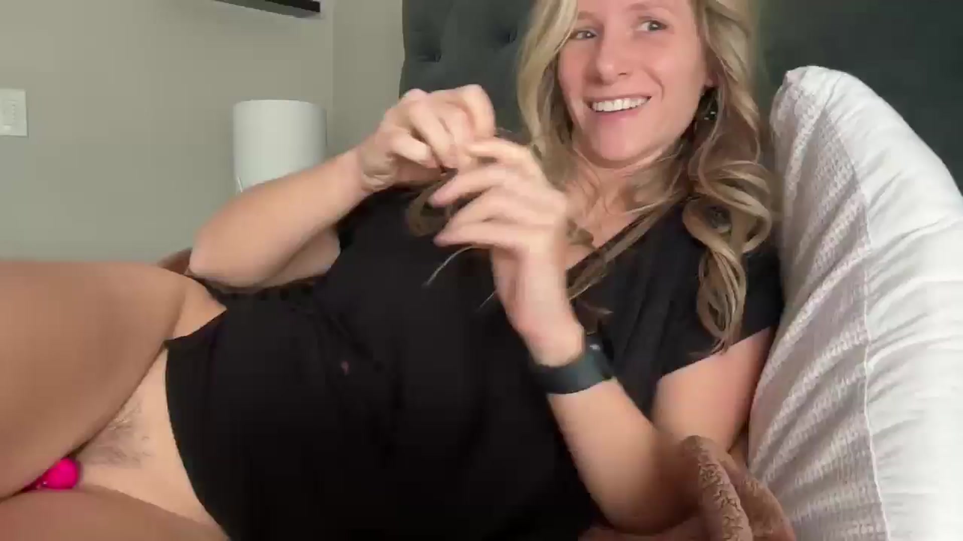 Gallery image thumbnail from Lucylux1's myfreecams stream on, 05/21/2025, 17:09 image 1 of 20