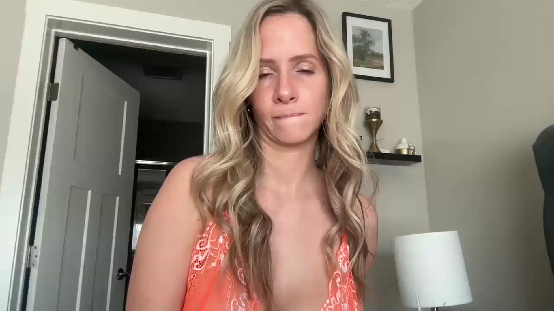 Gallery image thumbnail from Lucylux1's myfreecams stream on, 05/26/2025, 16:33 image 14 of 20