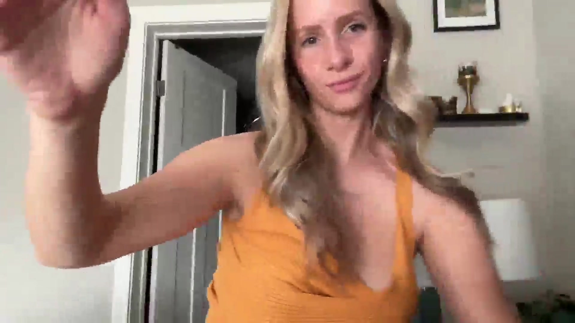 Gallery image thumbnail from Lucylux1's myfreecams stream on, 05/27/2025, 16:27 image 13 of 20