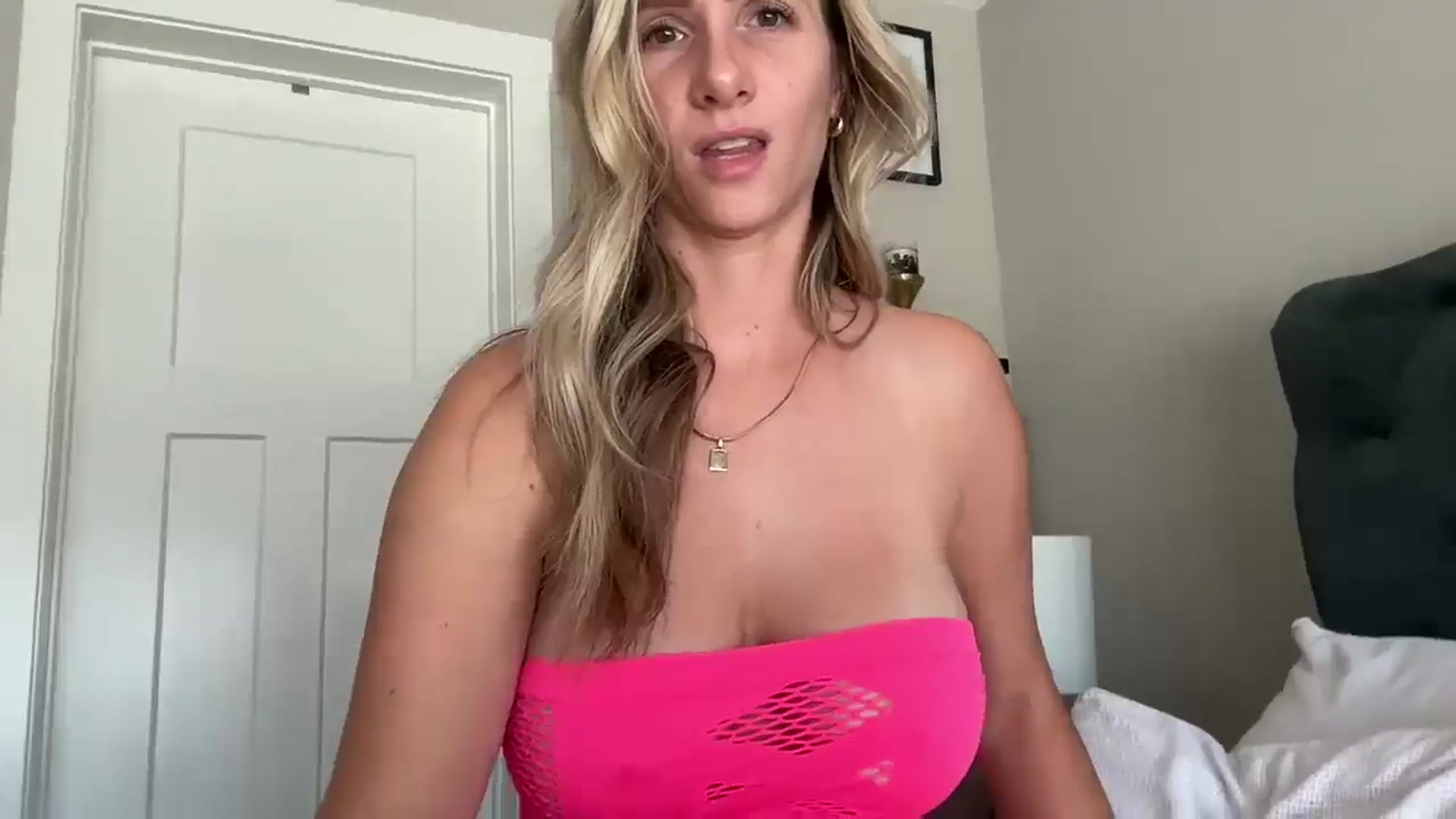 Gallery image thumbnail from Lucylux1's myfreecams stream on, 06/30/2025, 18:11 image 9 of 20