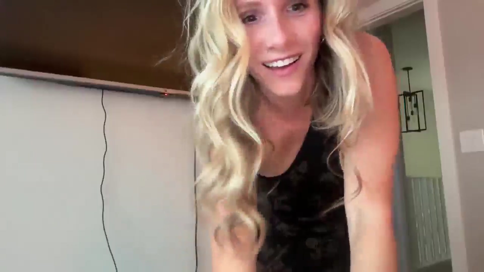 Gallery image thumbnail from Lucylux1's myfreecams stream on, 07/15/2025, 02:43 image 7 of 20