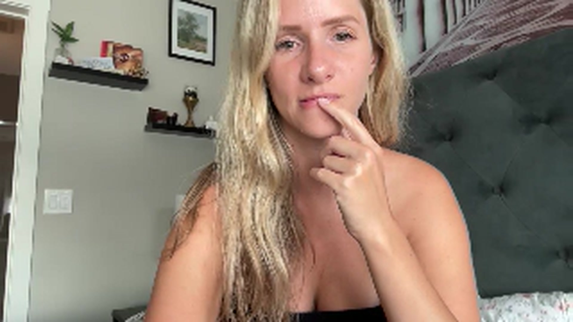 Gallery image thumbnail from Lucylux1's myfreecams stream on, 08/13/2025, 22:23 image 12 of 20