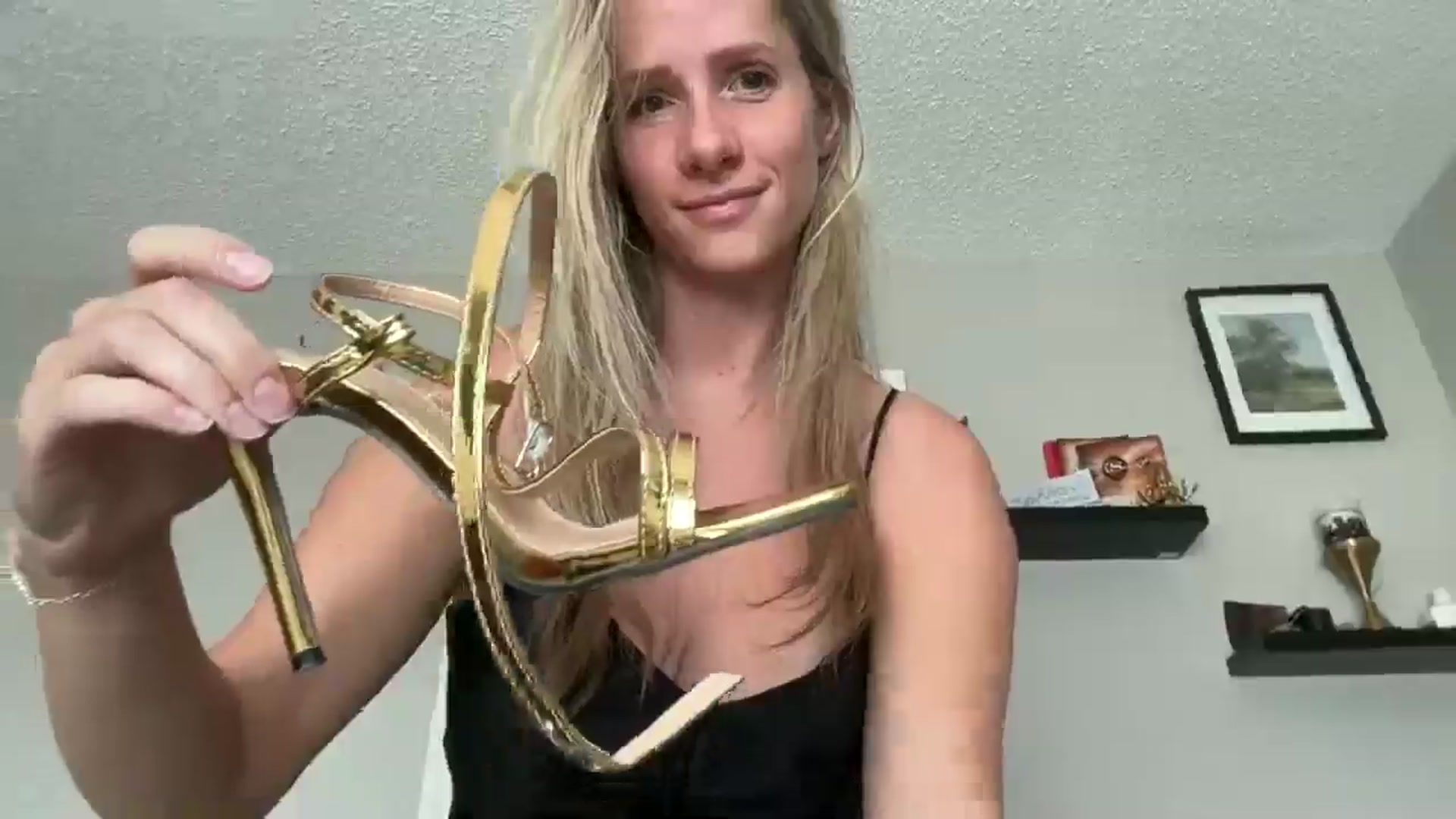 Gallery image thumbnail from Lucylux1's myfreecams stream on, 08/18/2025, 19:29 image 13 of 20