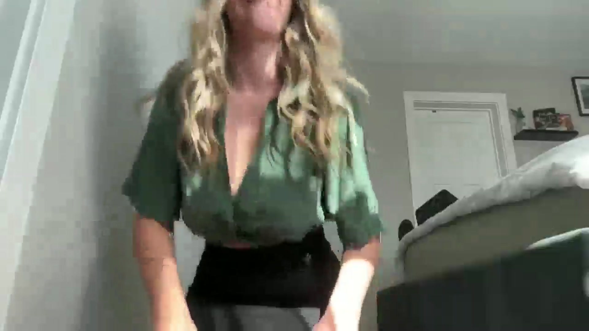 Gallery image thumbnail from Lucylux1's myfreecams stream on, 09/22/2025, 18:11 image 18 of 20