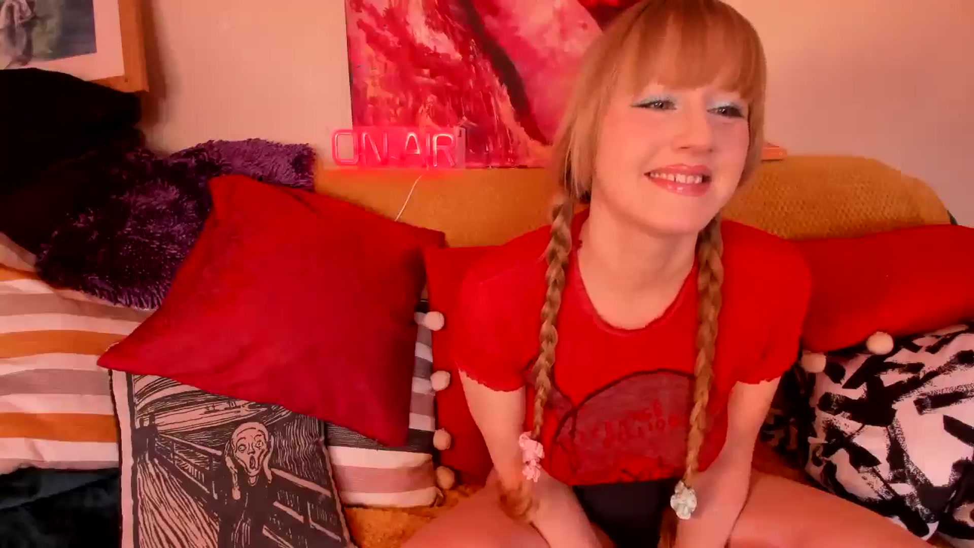 Gallery image thumbnail from Lucymuse's myfreecams stream on, 03/18/2025, 10:28 image 10 of 20