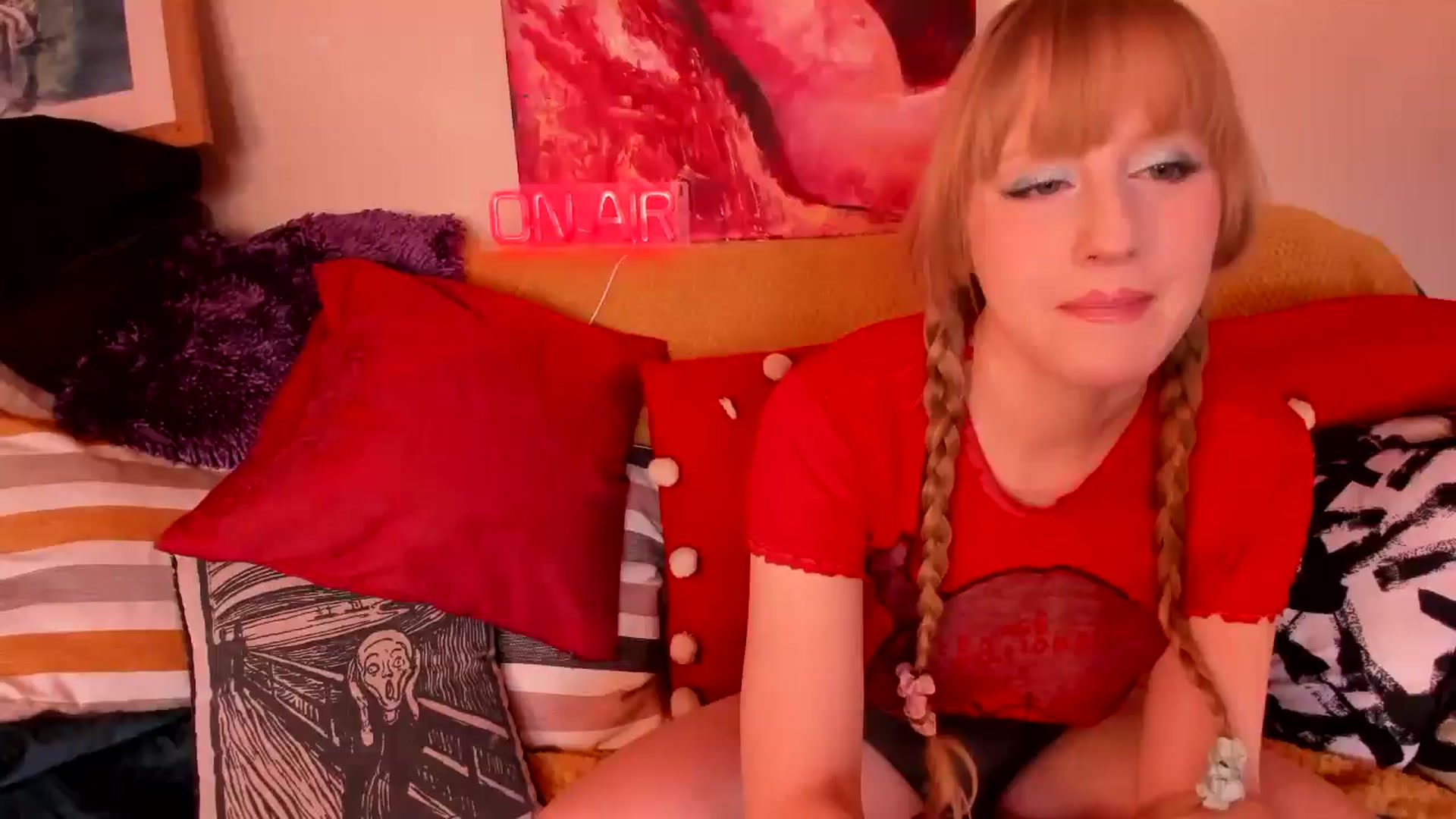 Gallery image thumbnail from Lucymuse's myfreecams stream on, 03/18/2025, 10:28 image 2 of 20