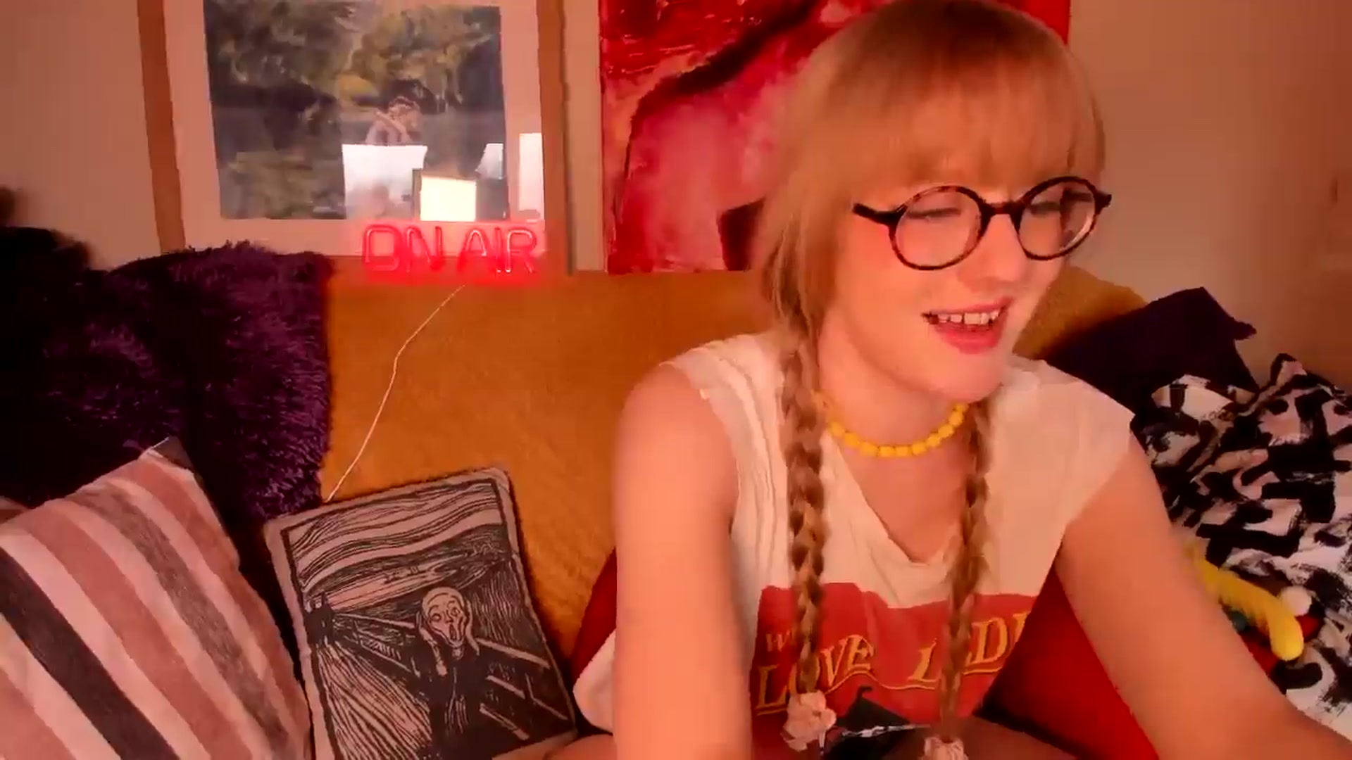 Gallery image thumbnail from Lucymuse's myfreecams stream on, 03/23/2025, 12:51 image 3 of 20