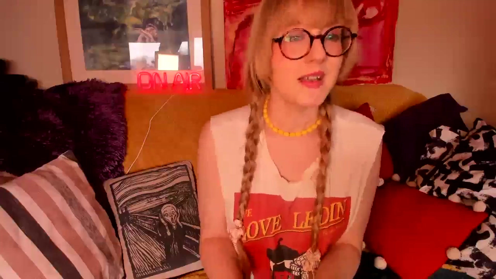 Gallery image thumbnail from Lucymuse's myfreecams stream on, 03/23/2025, 12:51 image 11 of 20