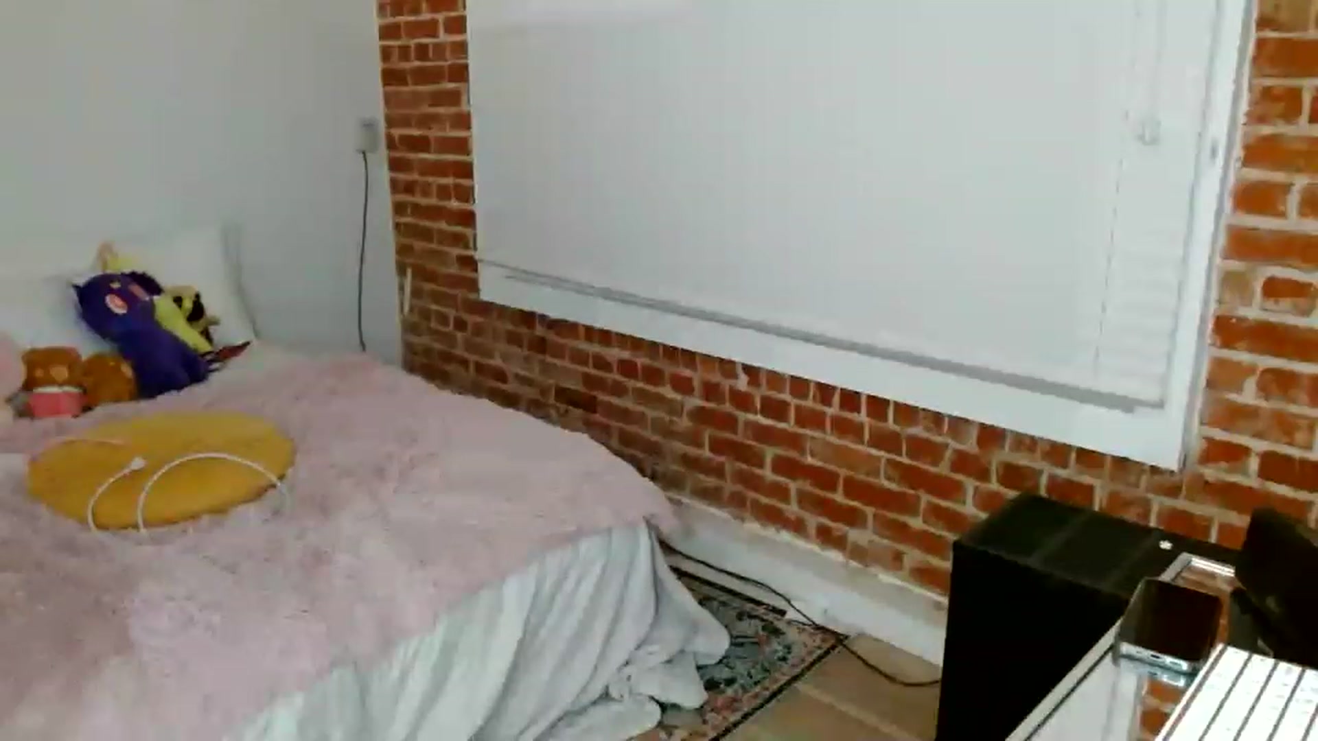 Gallery image thumbnail from Lucyy_fer's myfreecams stream on, 05/08/2023, 04:10 image 16 of 20