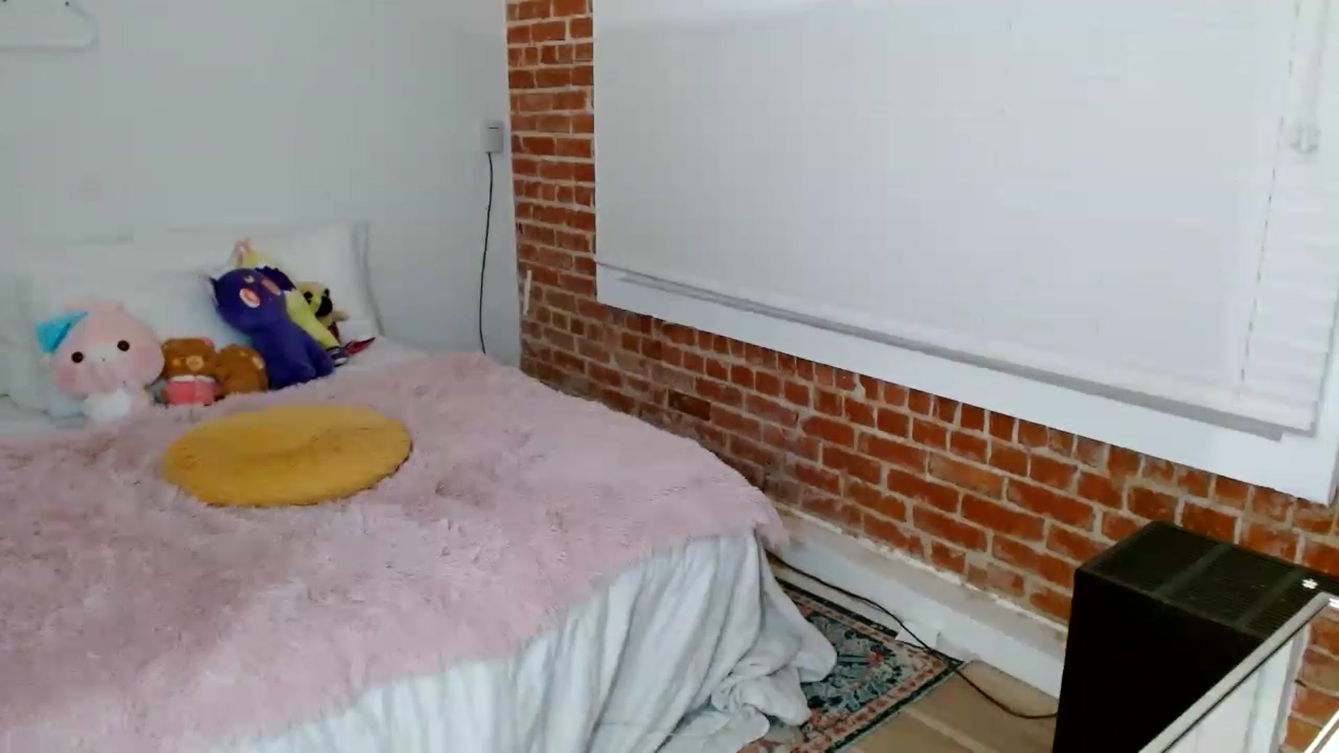 Gallery image thumbnail from Lucyy_fer's myfreecams stream on, 05/08/2023, 04:10 image 7 of 20