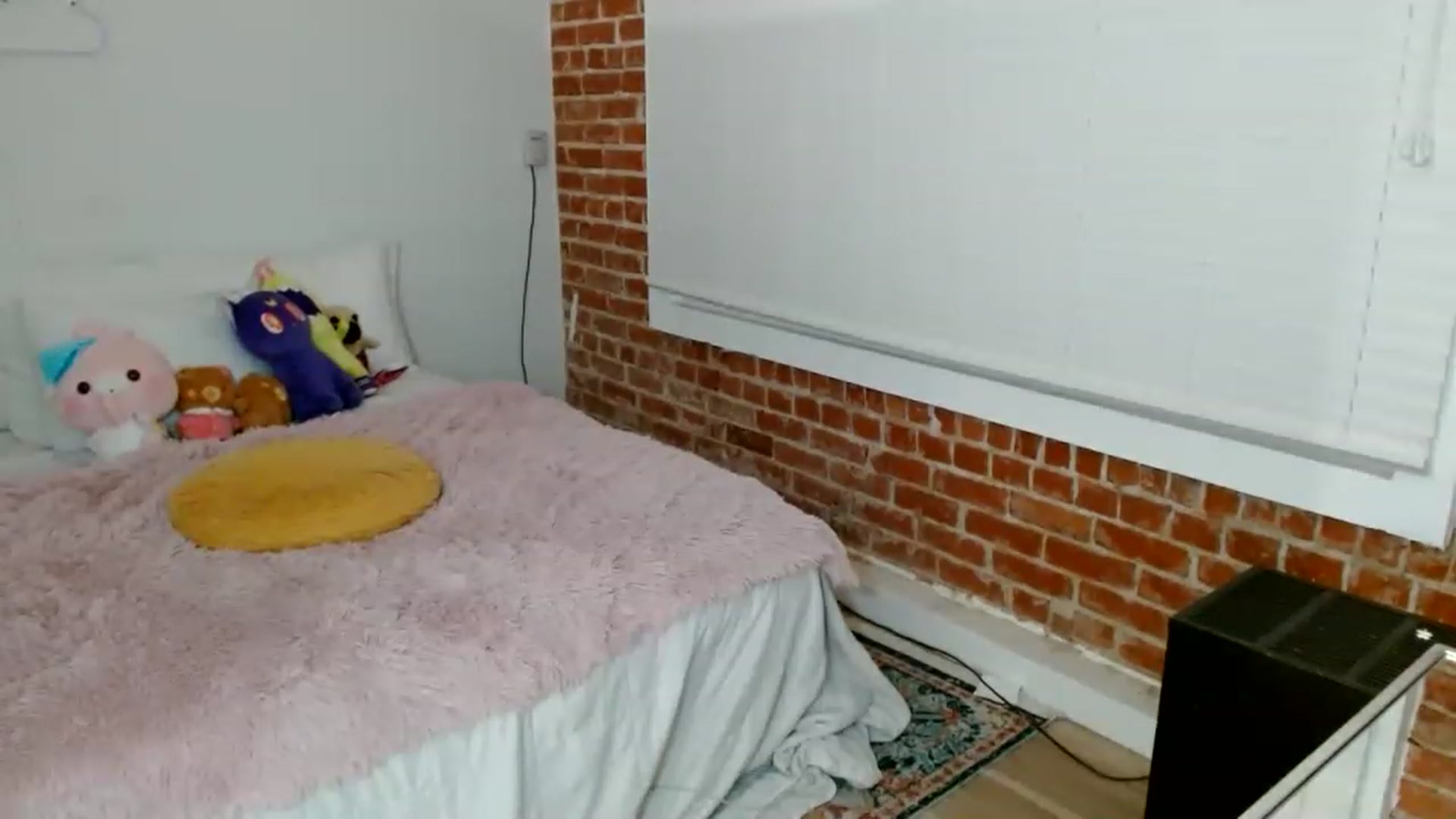 Gallery image thumbnail from Lucyy_fer's myfreecams stream on, 05/08/2023, 04:10 image 3 of 20