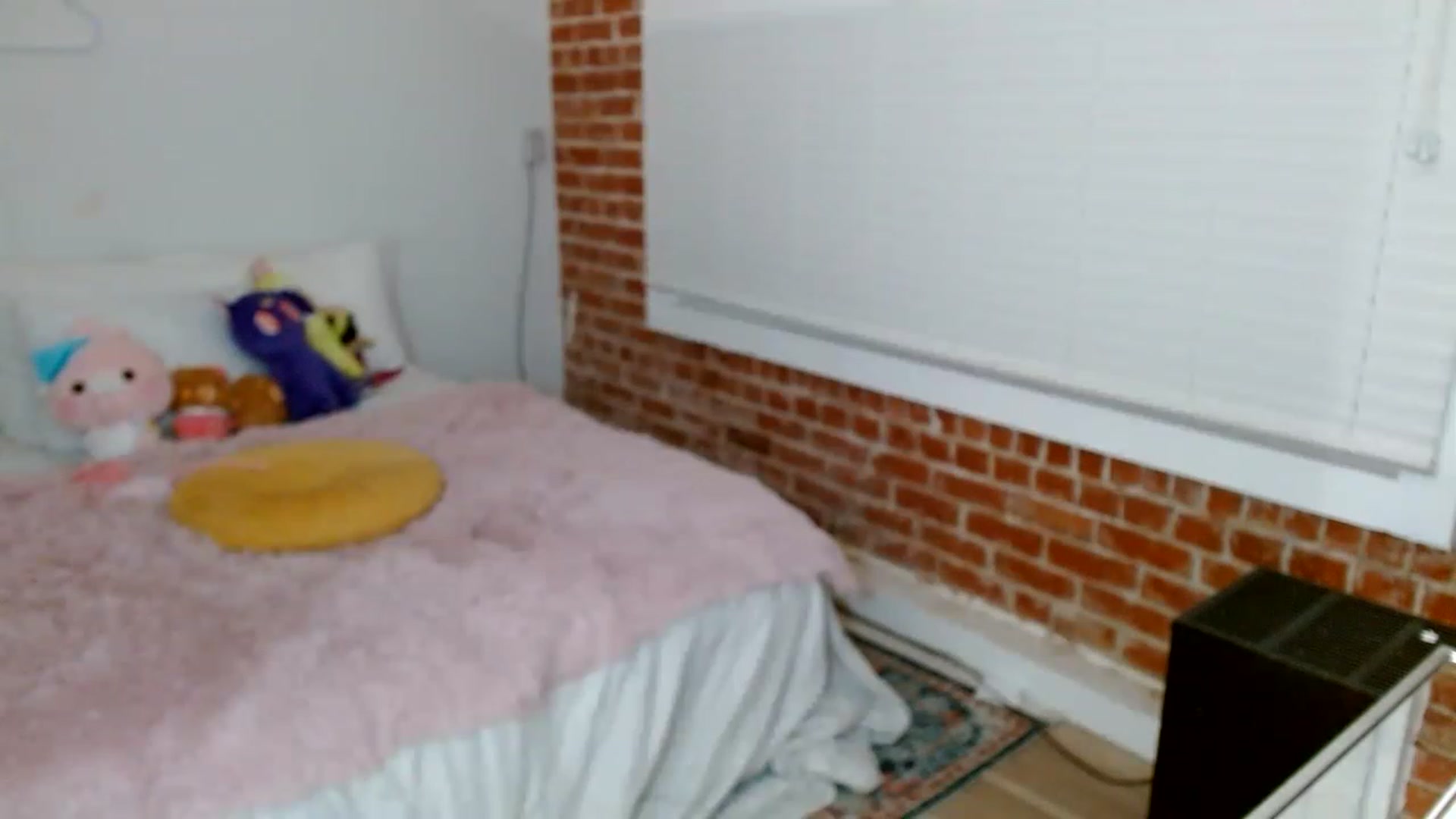 Gallery image thumbnail from Lucyy_fer's myfreecams stream on, 05/08/2023, 04:10 image 9 of 20