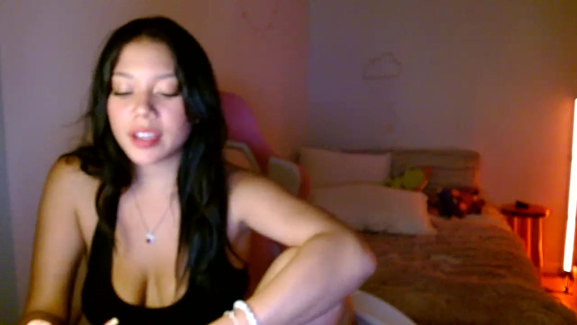 Gallery image thumbnail from Lucyy_fer's myfreecams stream on, 07/10/2023, 06:01 image 10 of 20