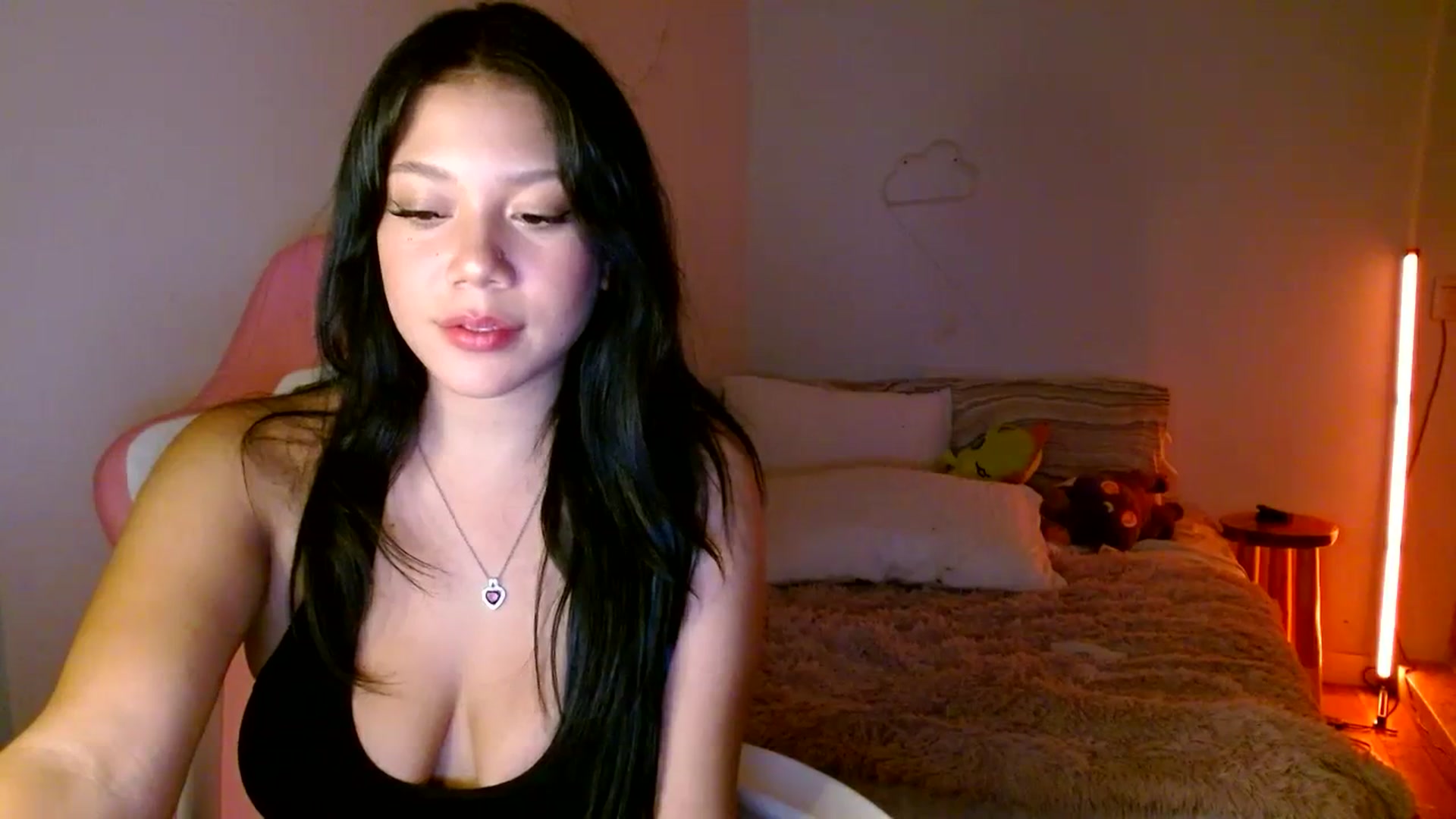 Gallery image thumbnail from Lucyy_fer's myfreecams stream on, 07/10/2023, 06:01 image 16 of 20