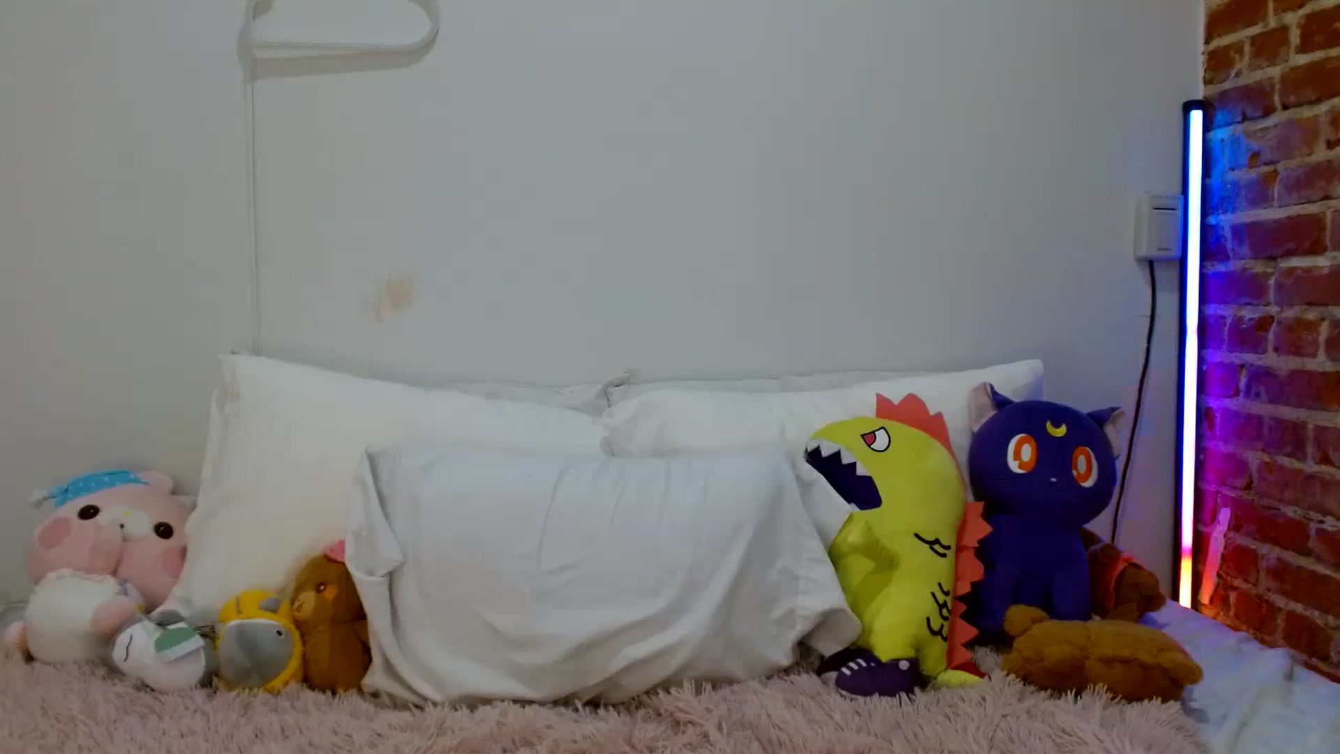Gallery image thumbnail from Lucyy_fer's myfreecams stream on, 08/04/2023, 04:38 image 16 of 20