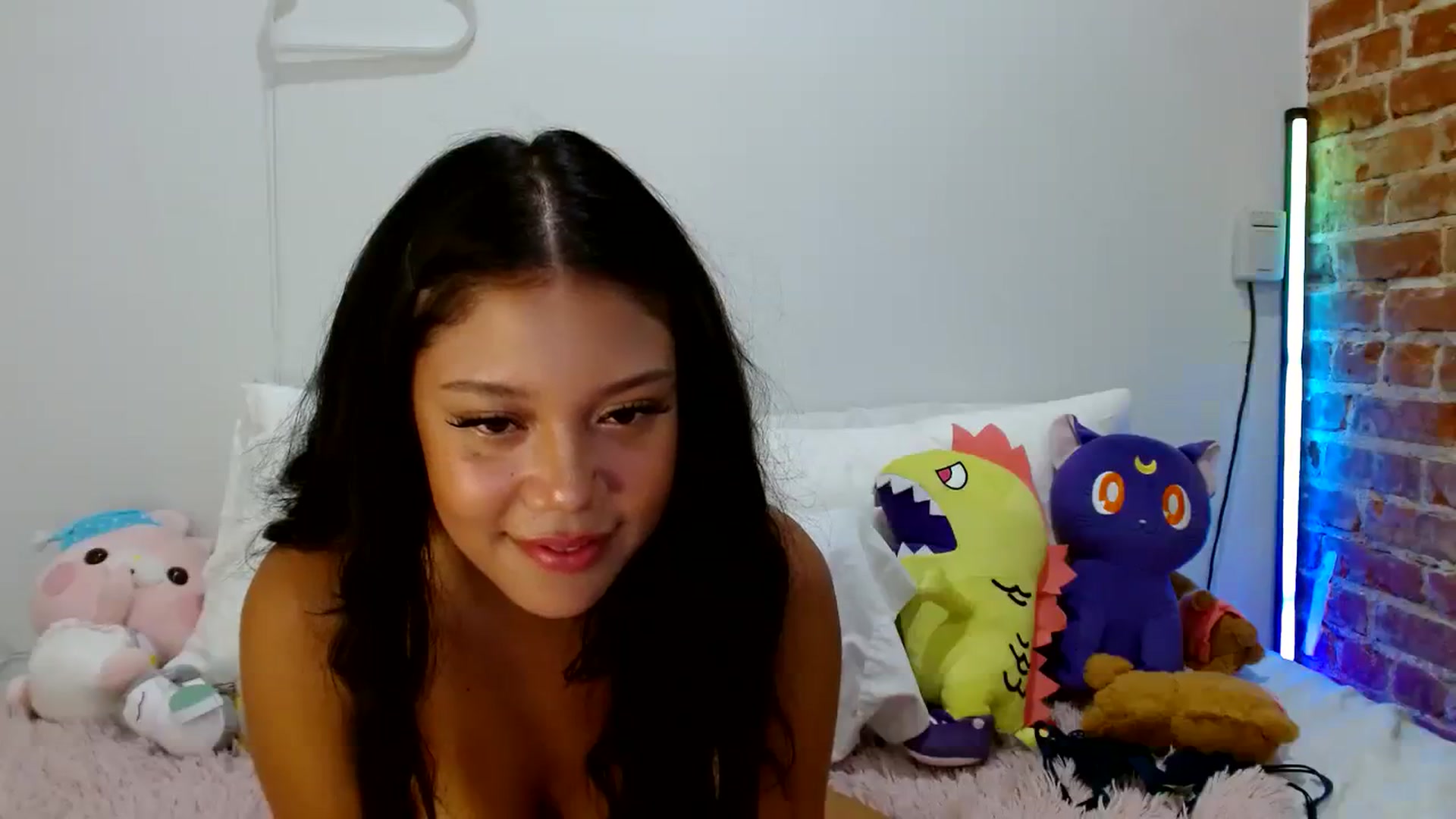 Gallery image thumbnail from Lucyy_fer's myfreecams stream on, 08/04/2023, 04:38 image 12 of 20