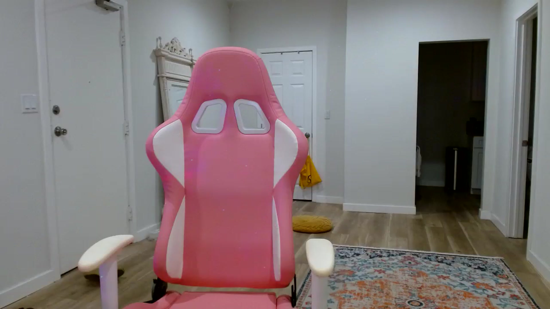 Gallery image thumbnail from Lucyy_fer's myfreecams stream on, 08/08/2023, 04:32 image 8 of 20