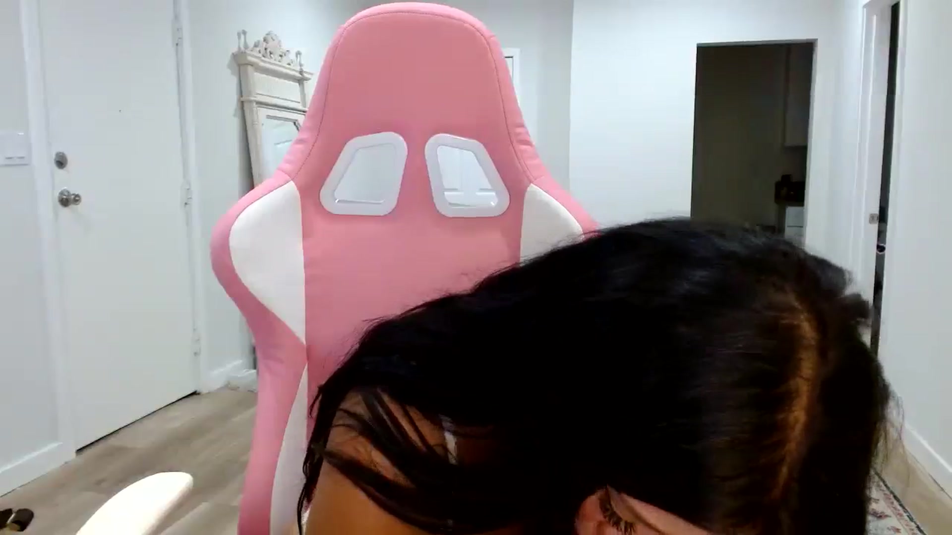 Gallery image thumbnail from Lucyy_fer's myfreecams stream on, 08/08/2023, 05:19 image 15 of 20