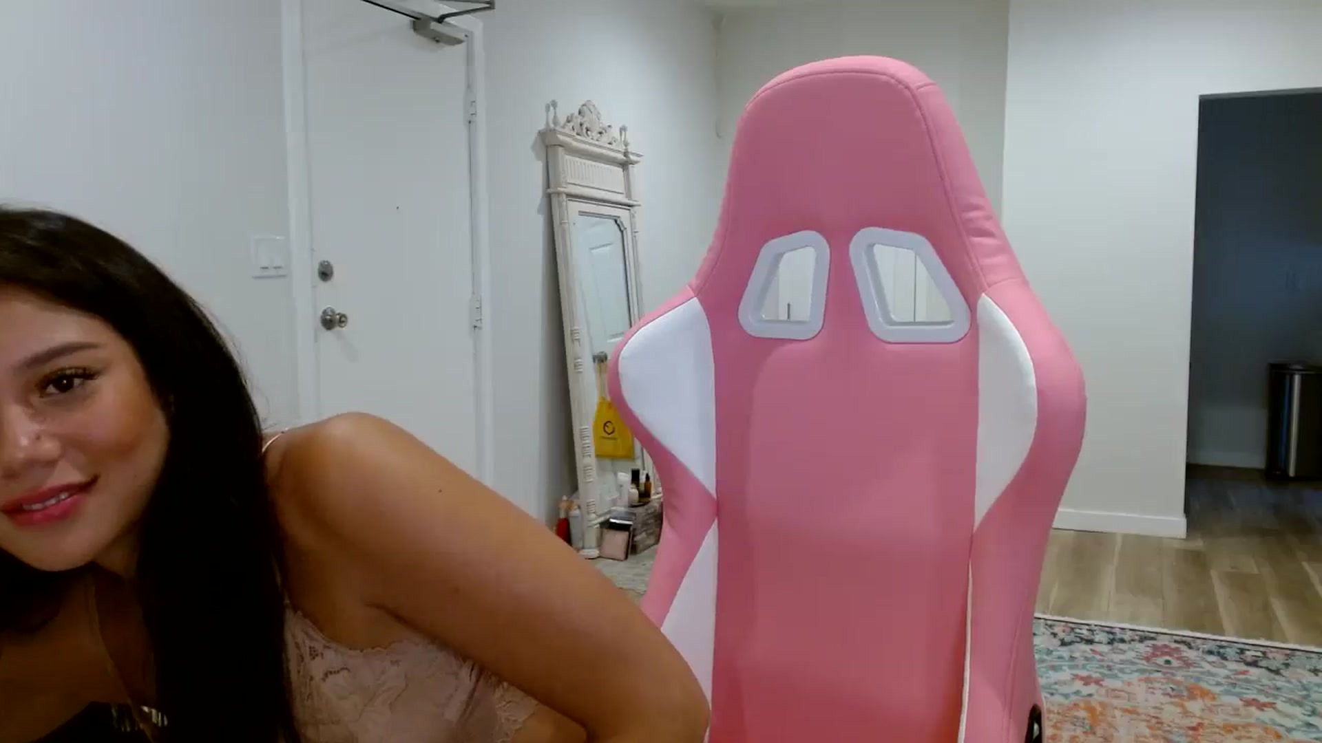 Gallery image thumbnail from Lucyy_fer's myfreecams stream on, 08/12/2023, 01:38 image 12 of 20