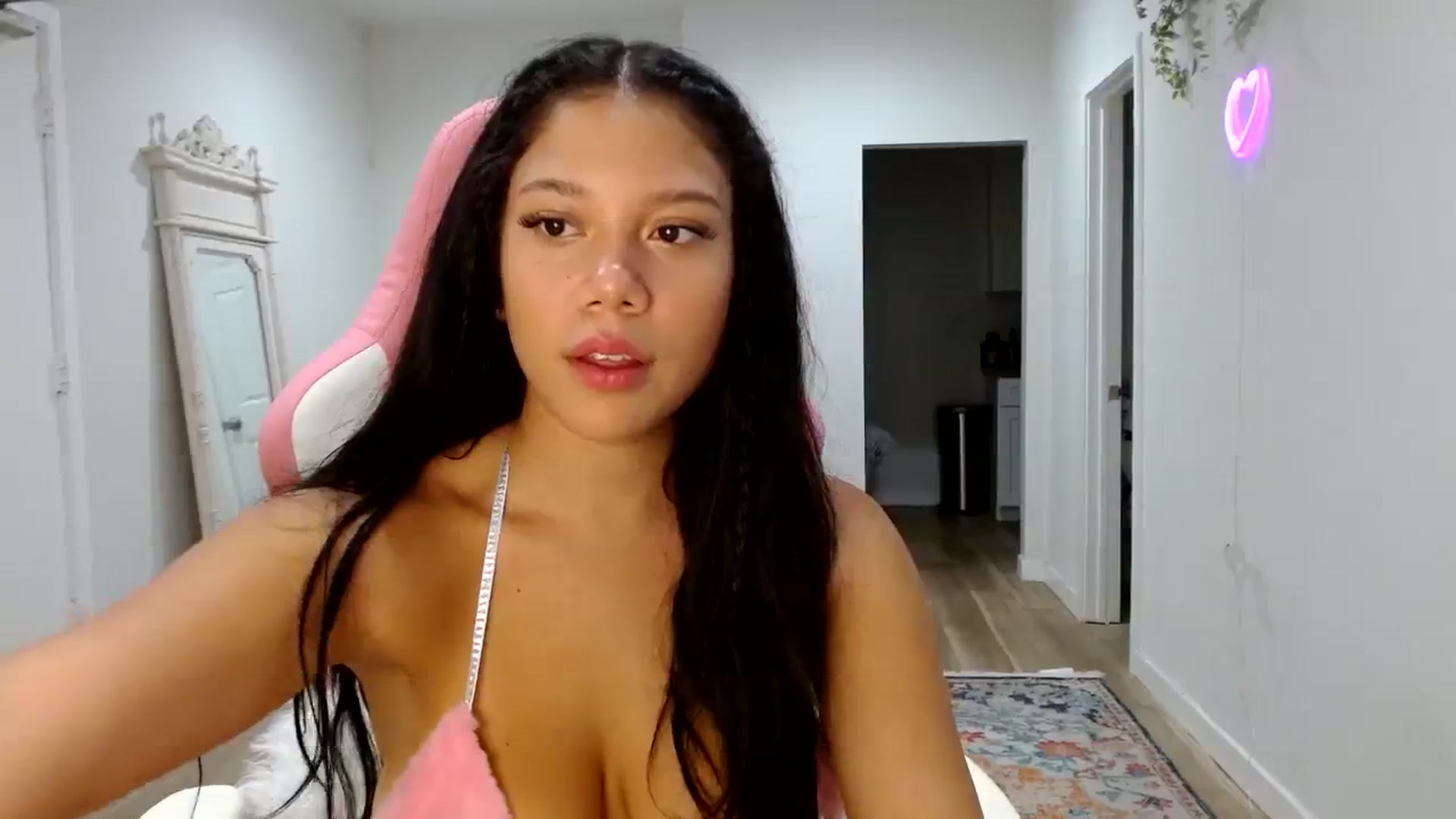 Gallery image thumbnail from Lucyy_fer's myfreecams stream on, 08/18/2023, 08:28 image 9 of 20