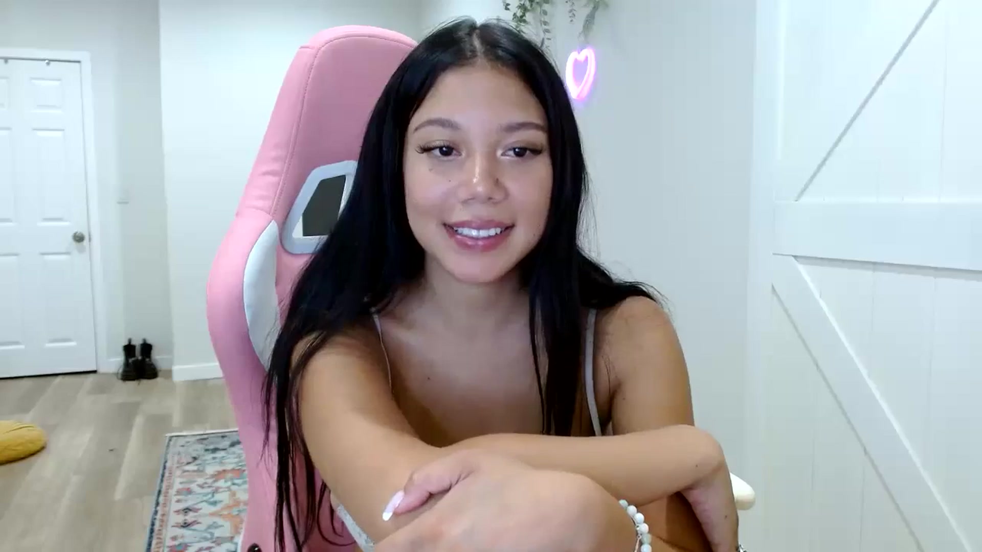 Gallery image thumbnail from Lucyy_fer's myfreecams stream on, 08/30/2023, 06:15 image 13 of 20