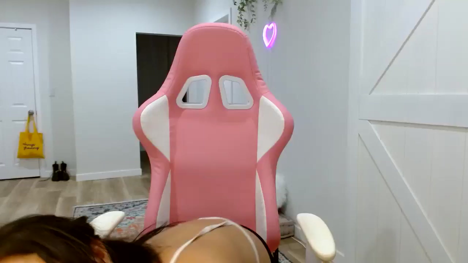 Gallery image thumbnail from Lucyy_fer's myfreecams stream on, 08/31/2023, 07:55 image 3 of 20