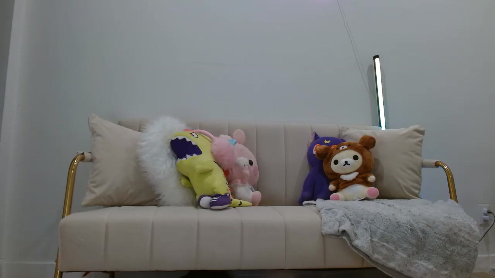 Gallery image thumbnail from Lucyy_fer's myfreecams stream on, 10/18/2023, 01:25 image 11 of 20