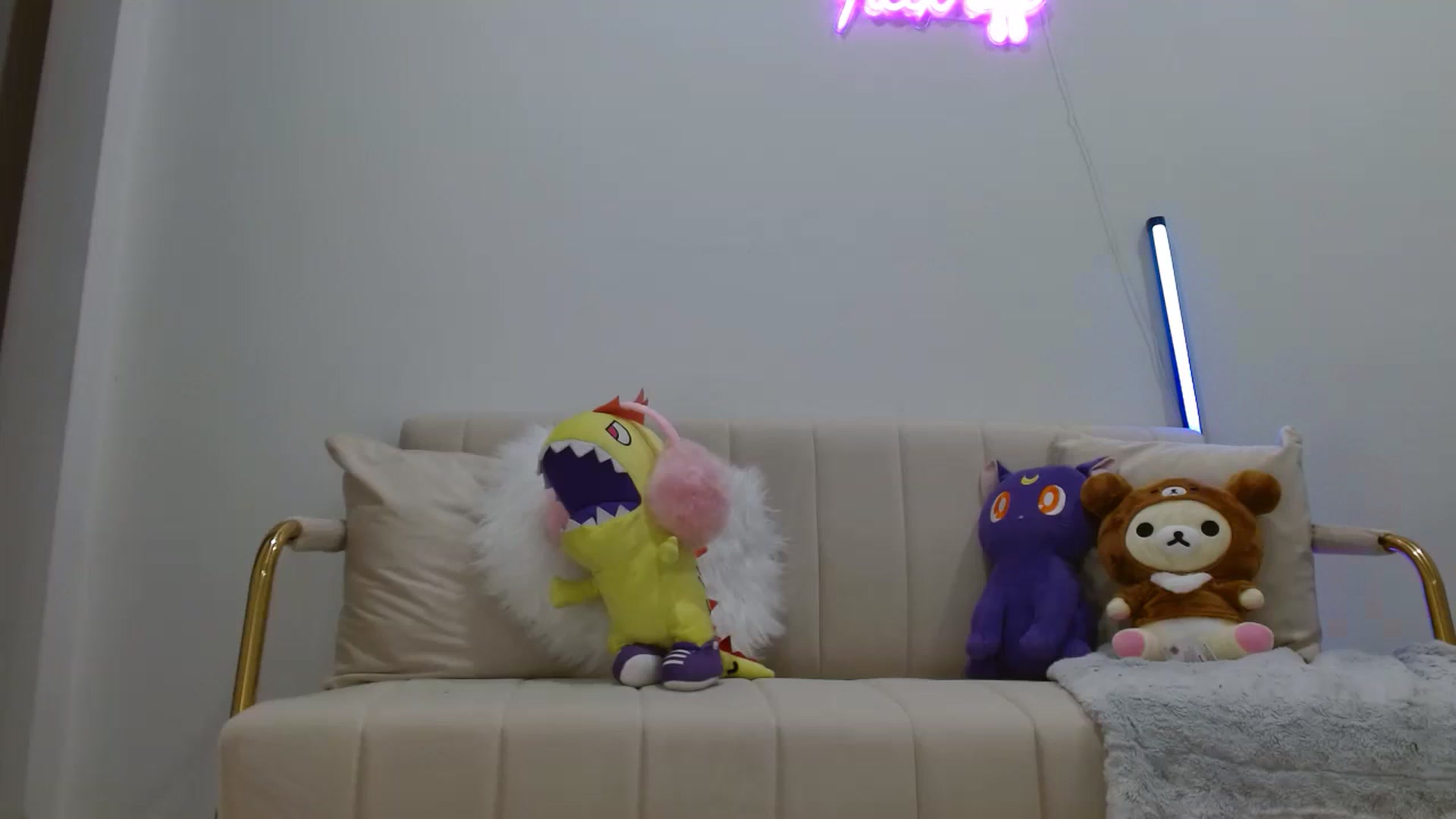 Gallery image thumbnail from Lucyy_fer's myfreecams stream on, 10/22/2023, 01:43 image 19 of 20