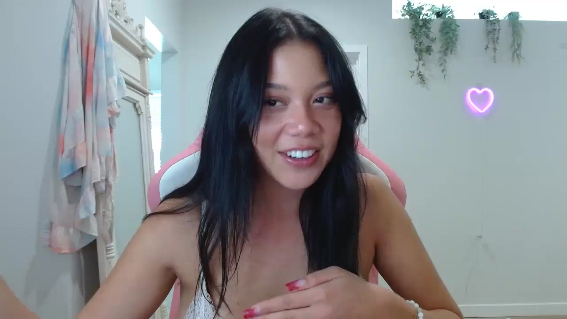 Gallery image thumbnail from Lucyy_fer's myfreecams stream on, 11/01/2023, 21:17 image 11 of 20